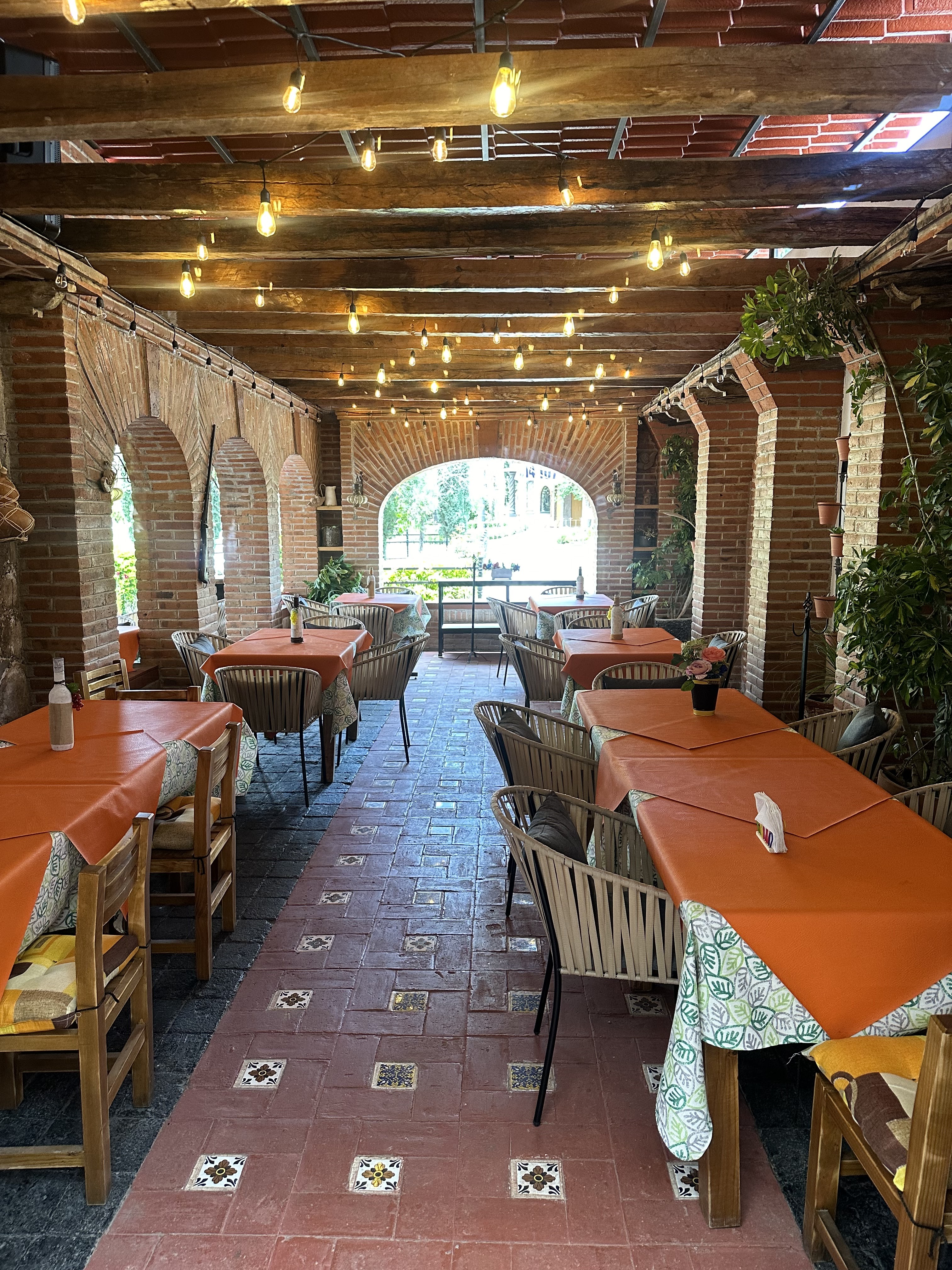 El Mezquite Restaurante image 1