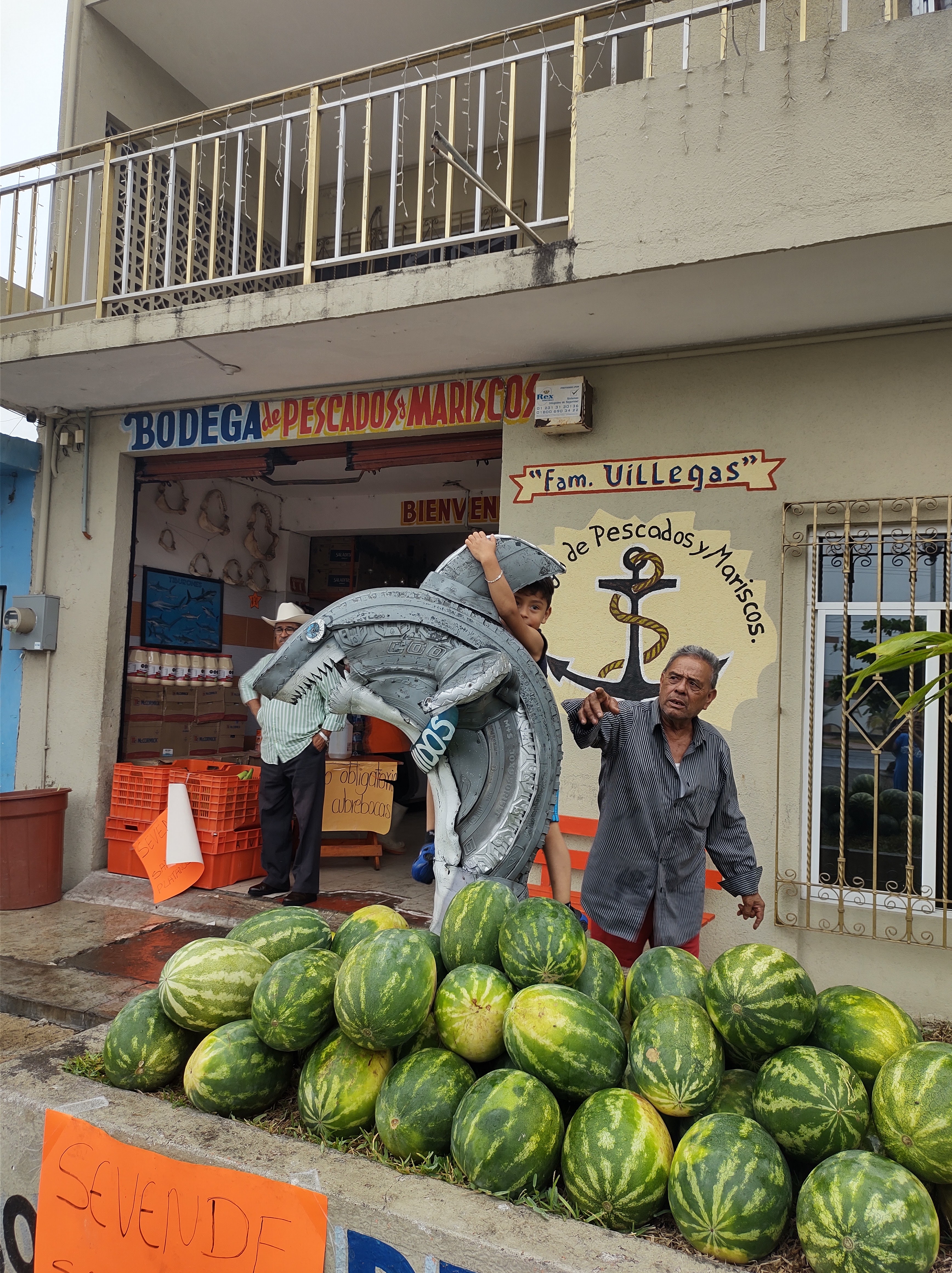 Bodega De Pesacdos Y Mariscos "Villegas" image 6