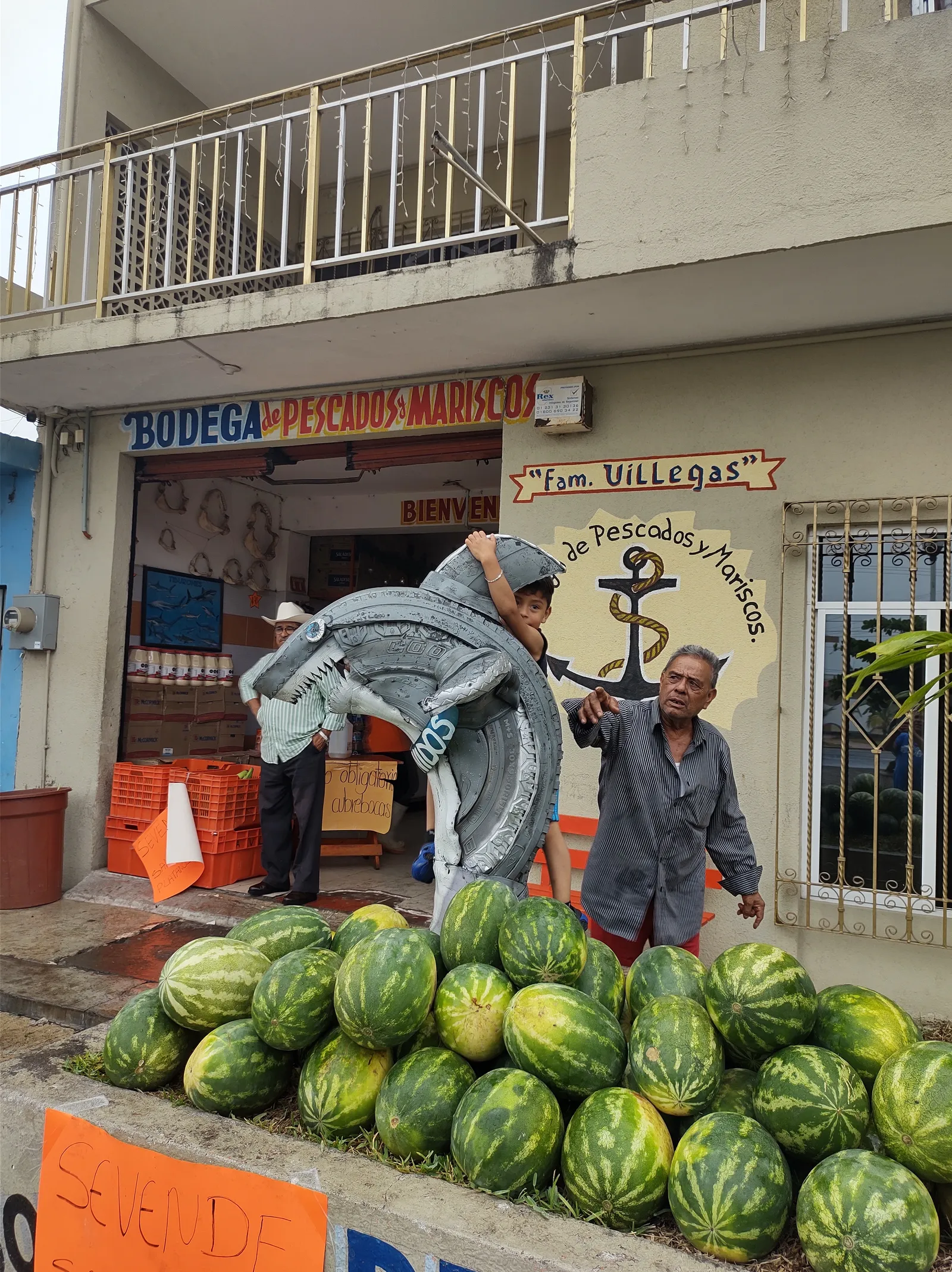 Bodega De Pesacdos Y Mariscos "Villegas" image 6