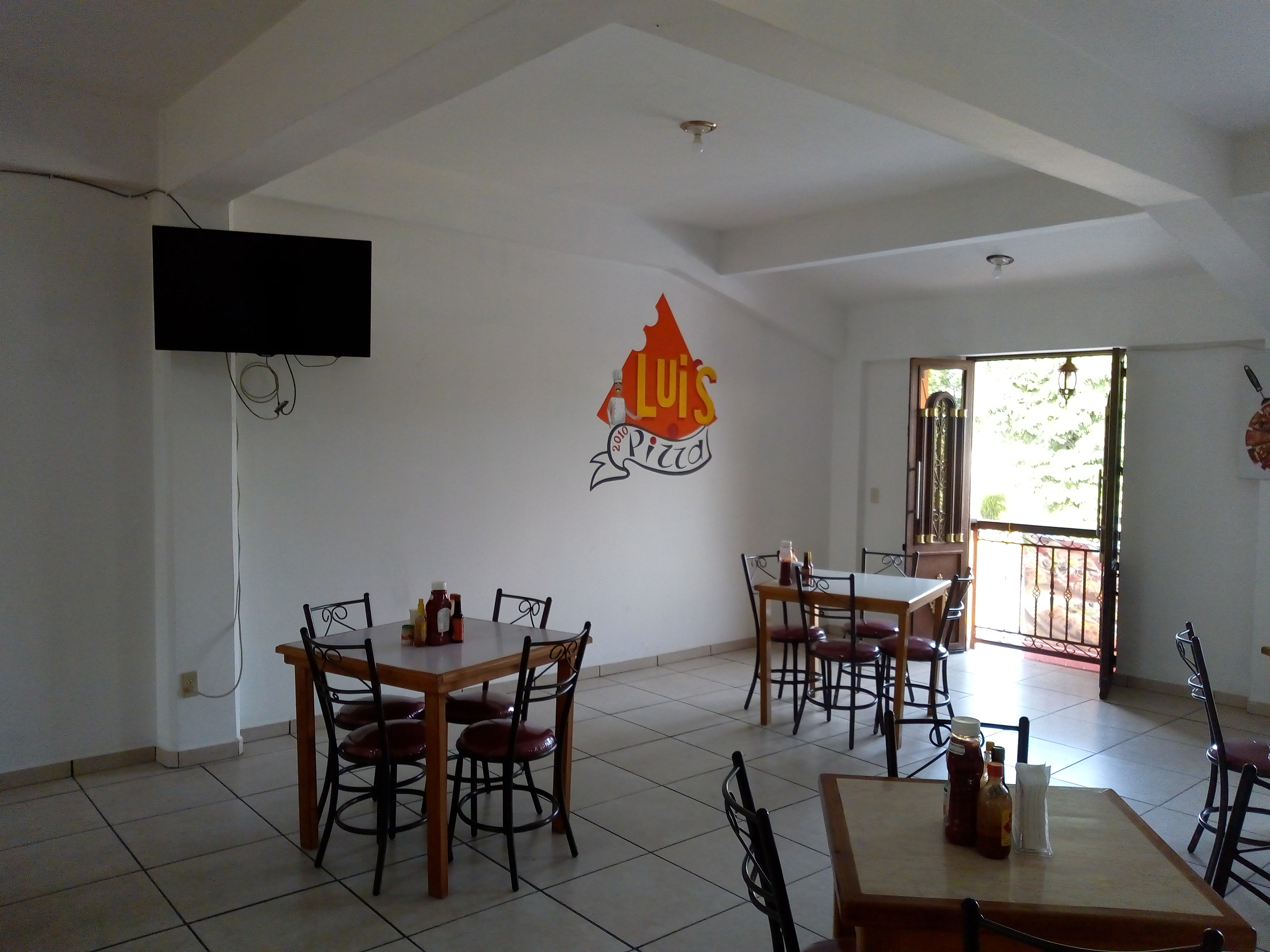 D'Luis pizzas image 3