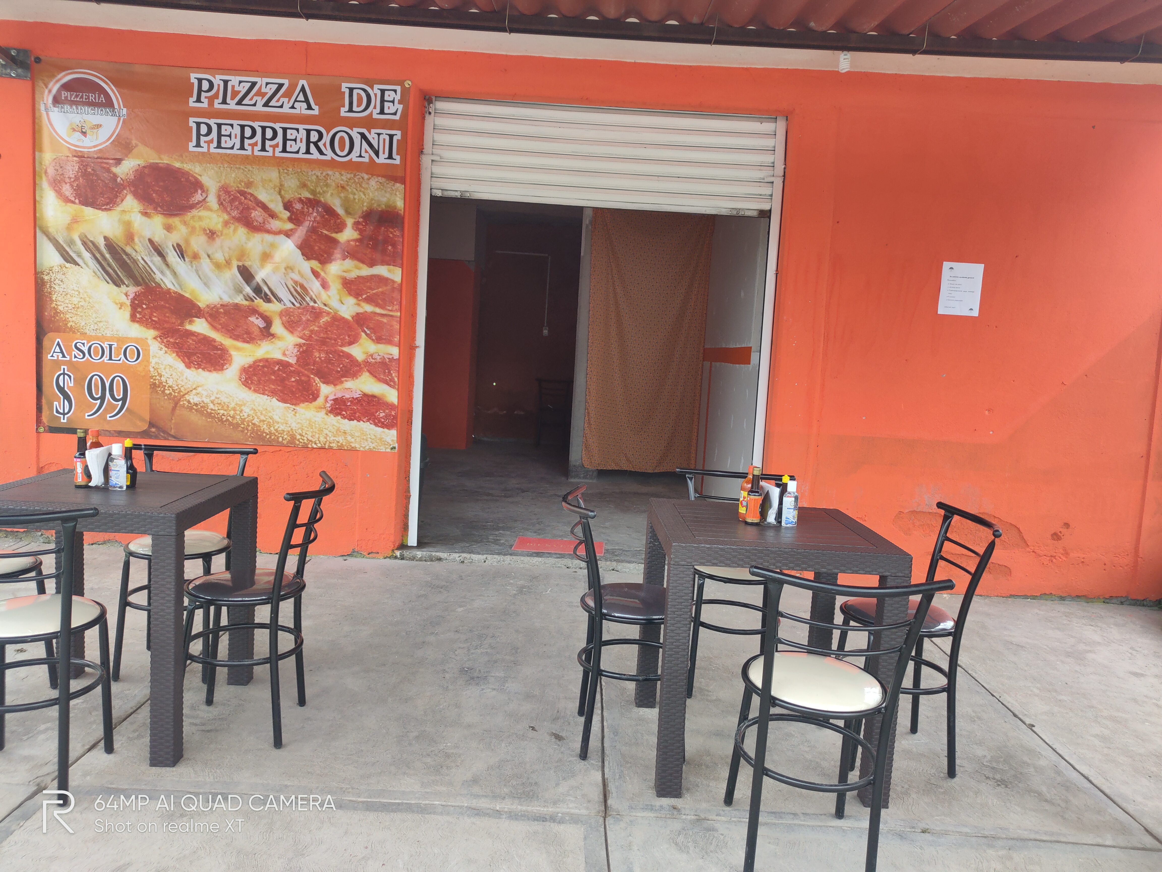 Pizzería La Tracional image 1