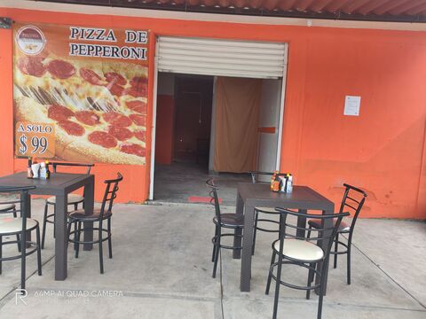 Pizzería La Tracional image 1