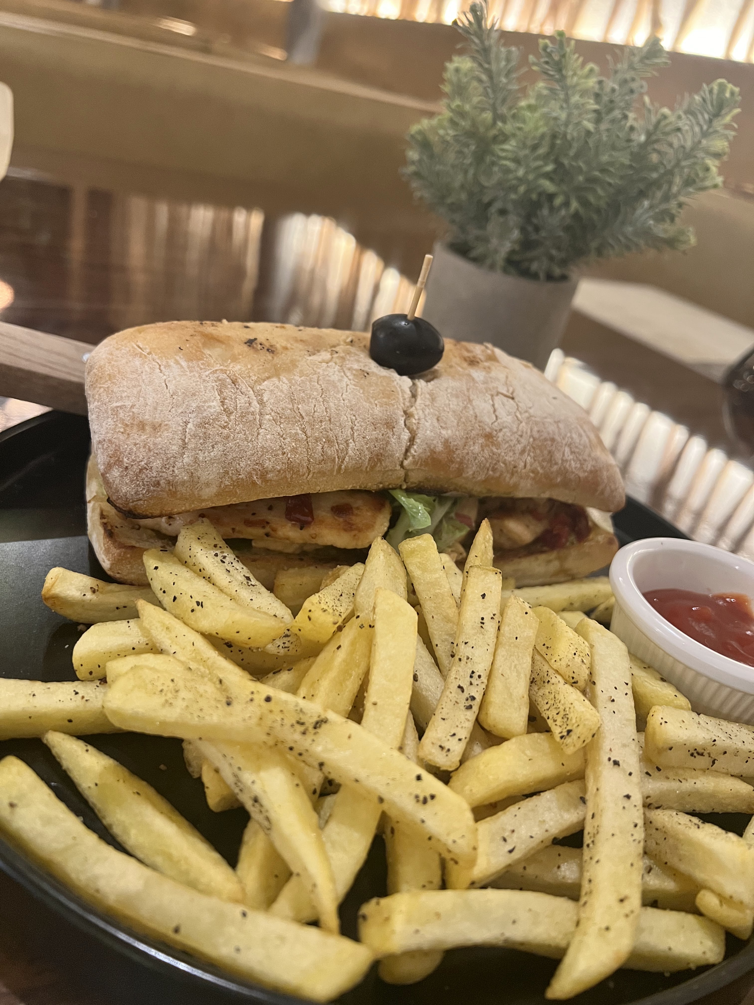 Opereta Galeria-cafe image 4