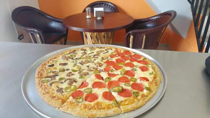 Pizzeria Los Candiles image 6