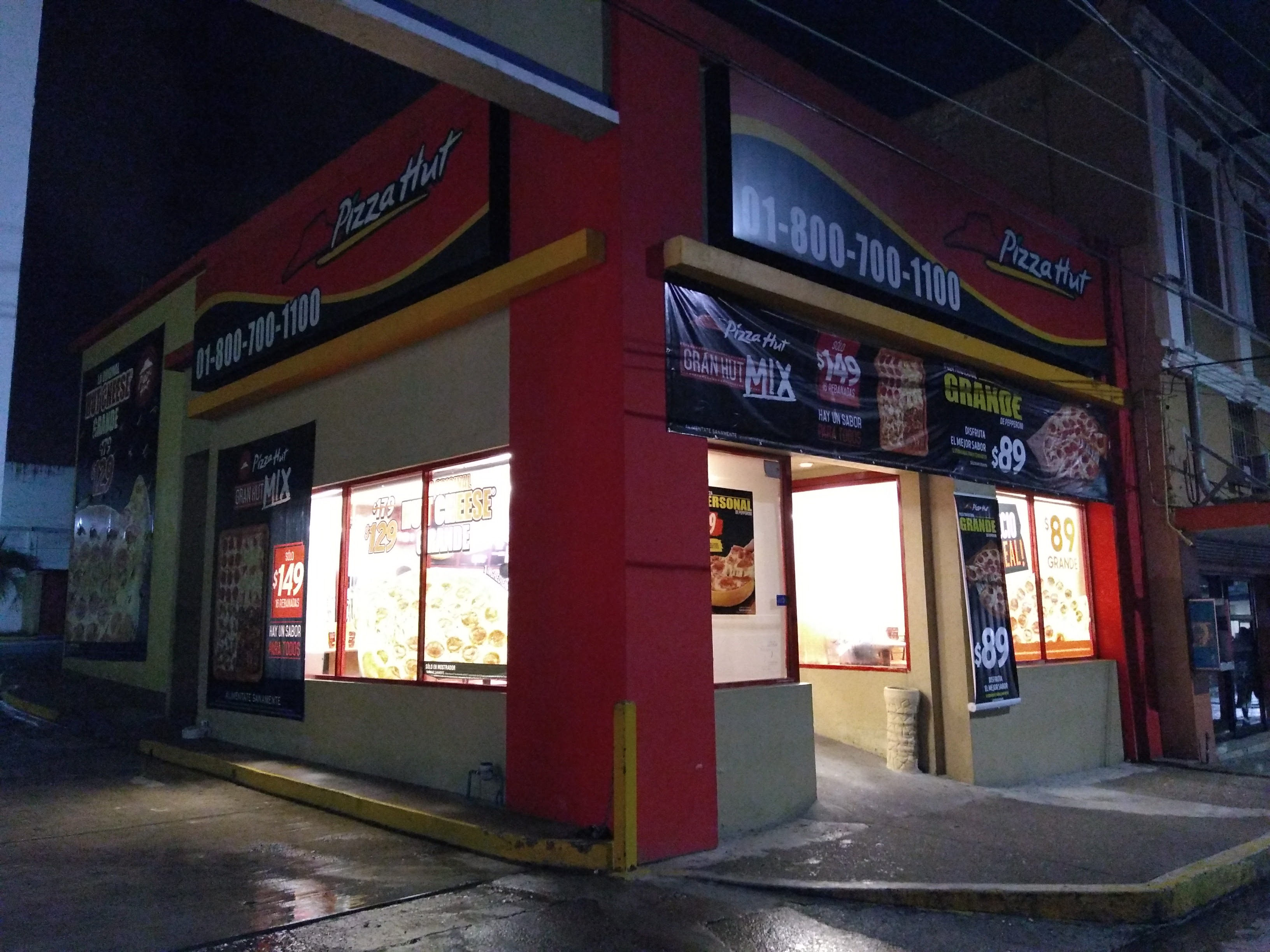 KFC Centro Tampico image 9