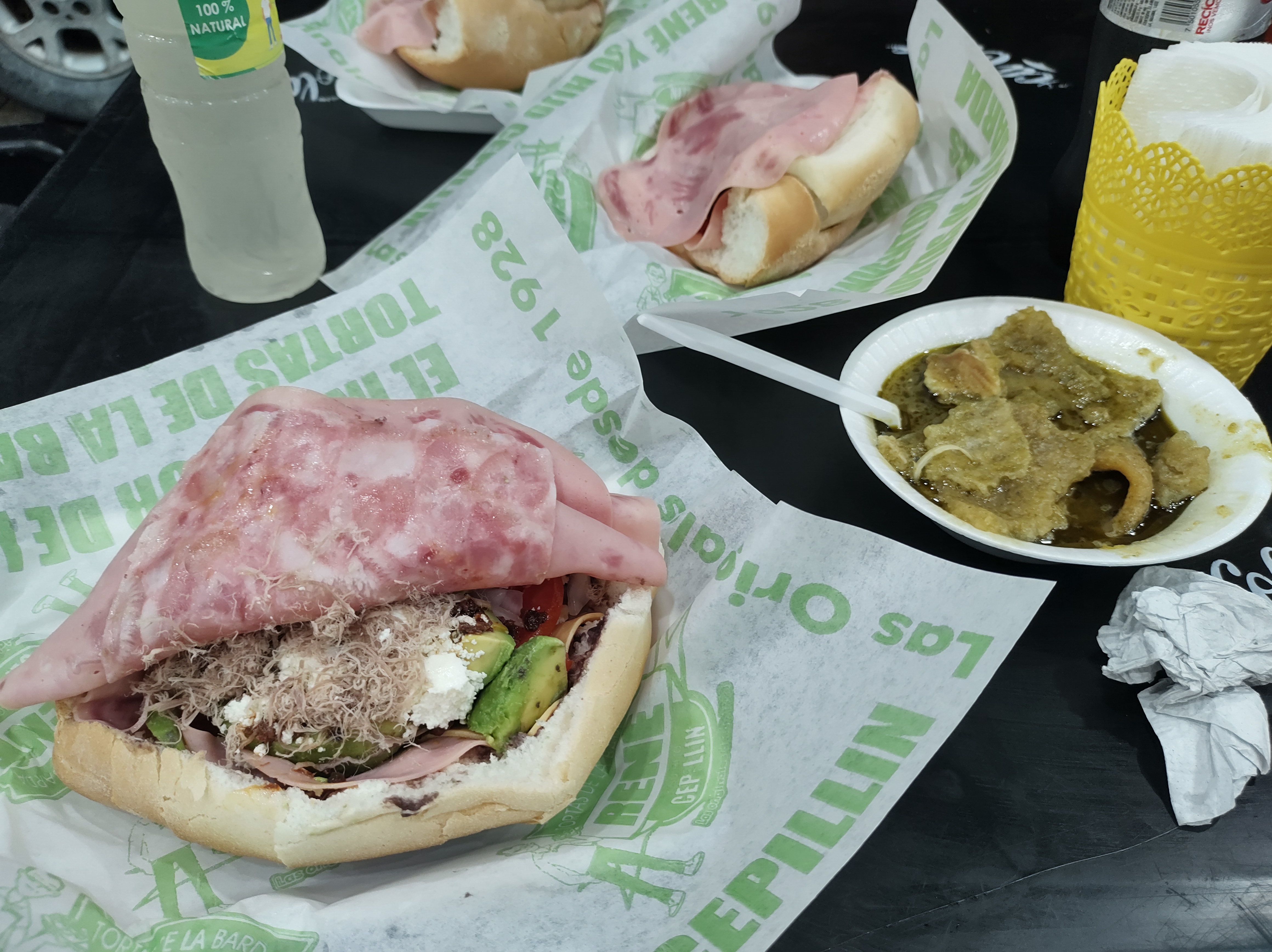 Tortas de la Barda Rene y su hijo Cepillin image 8