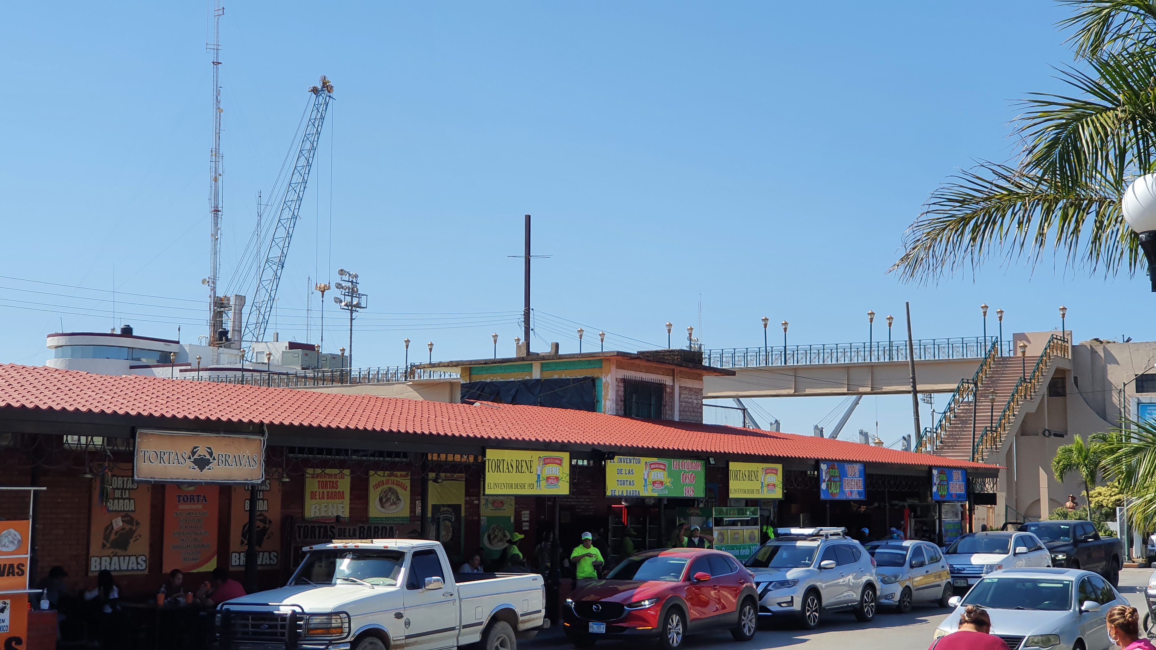 Tortas de la Barda Rene y su hijo Cepillin image 9