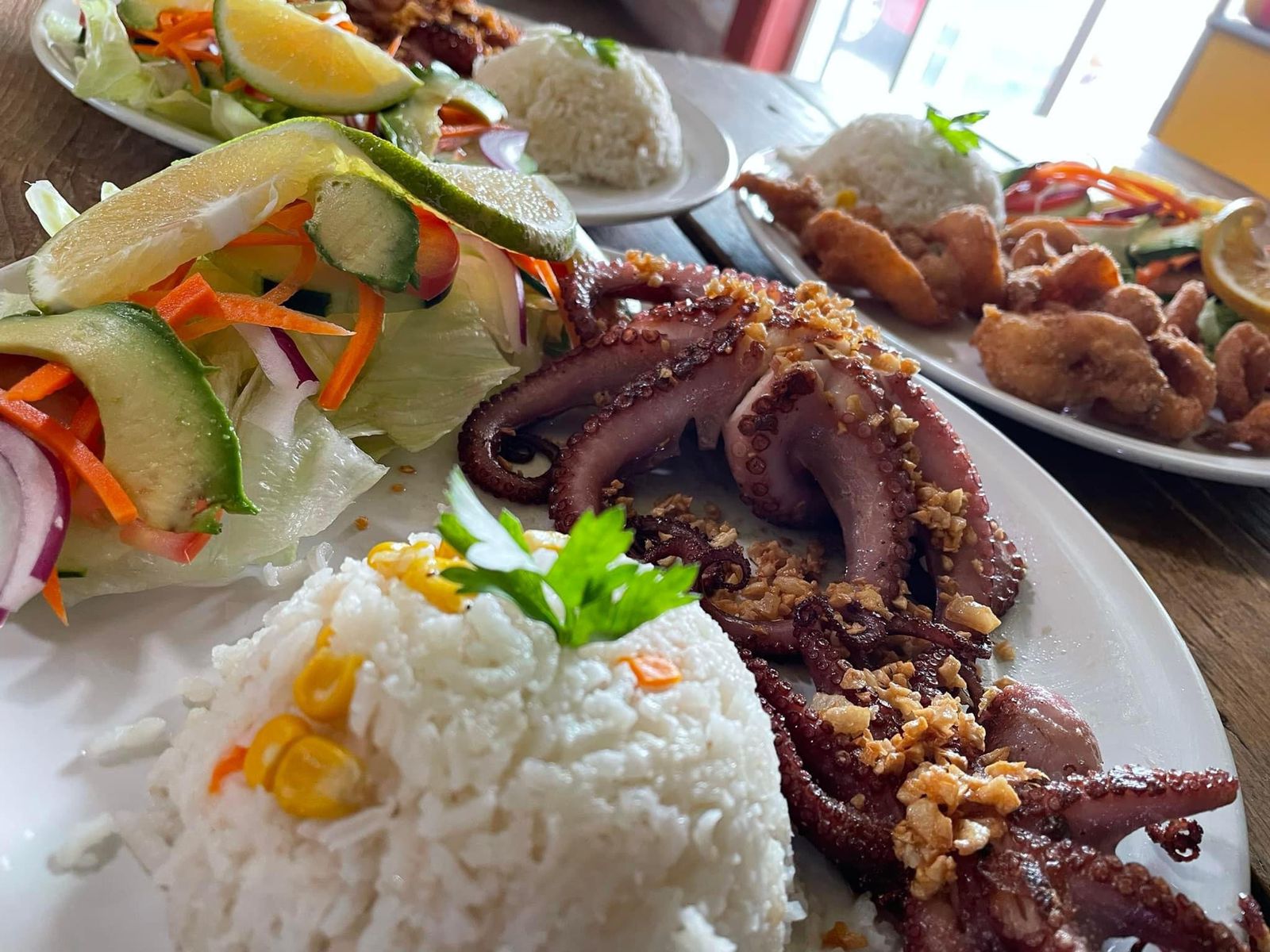 La Rueda Mariscos image 4