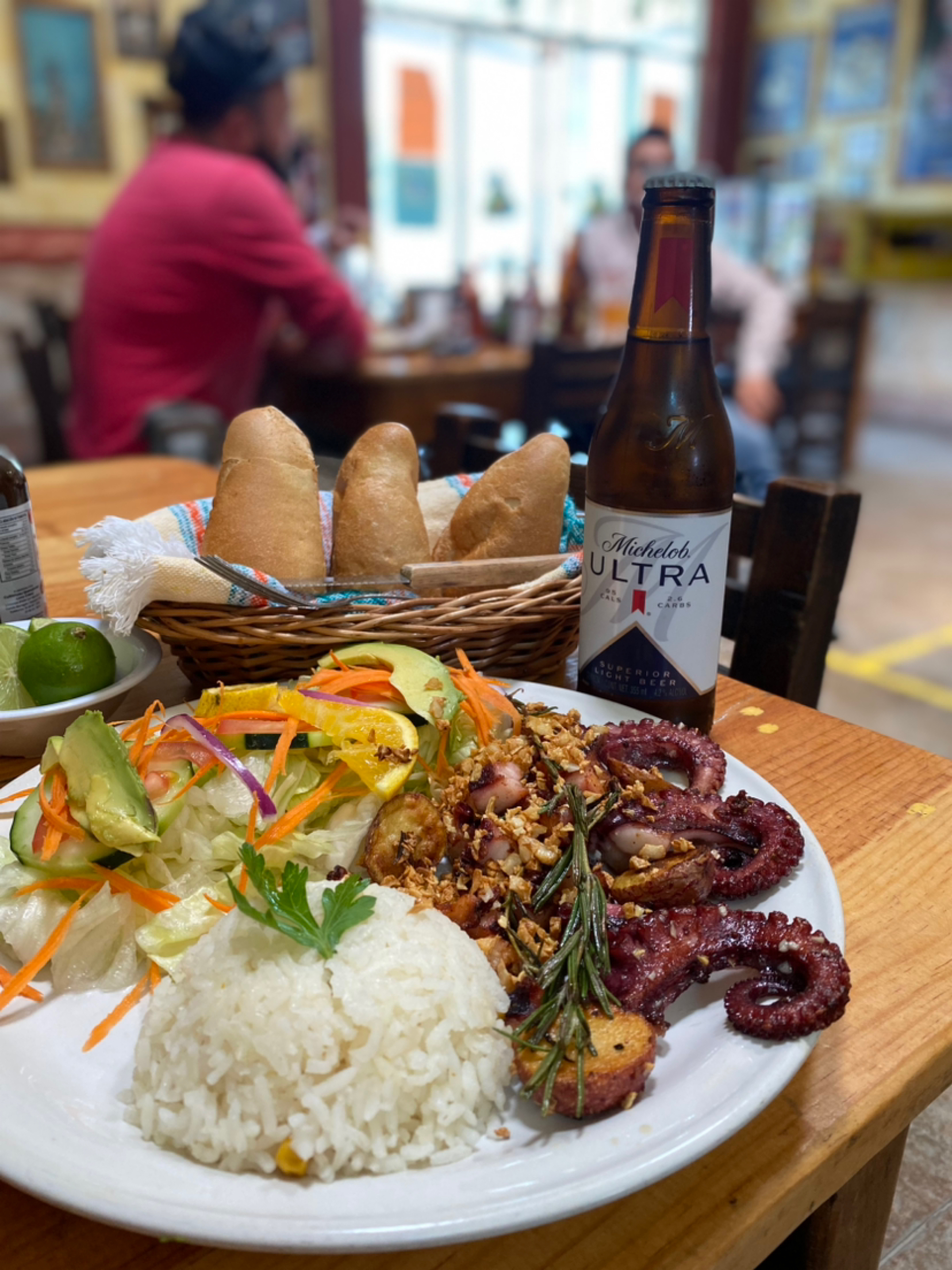 La Rueda Mariscos image 8