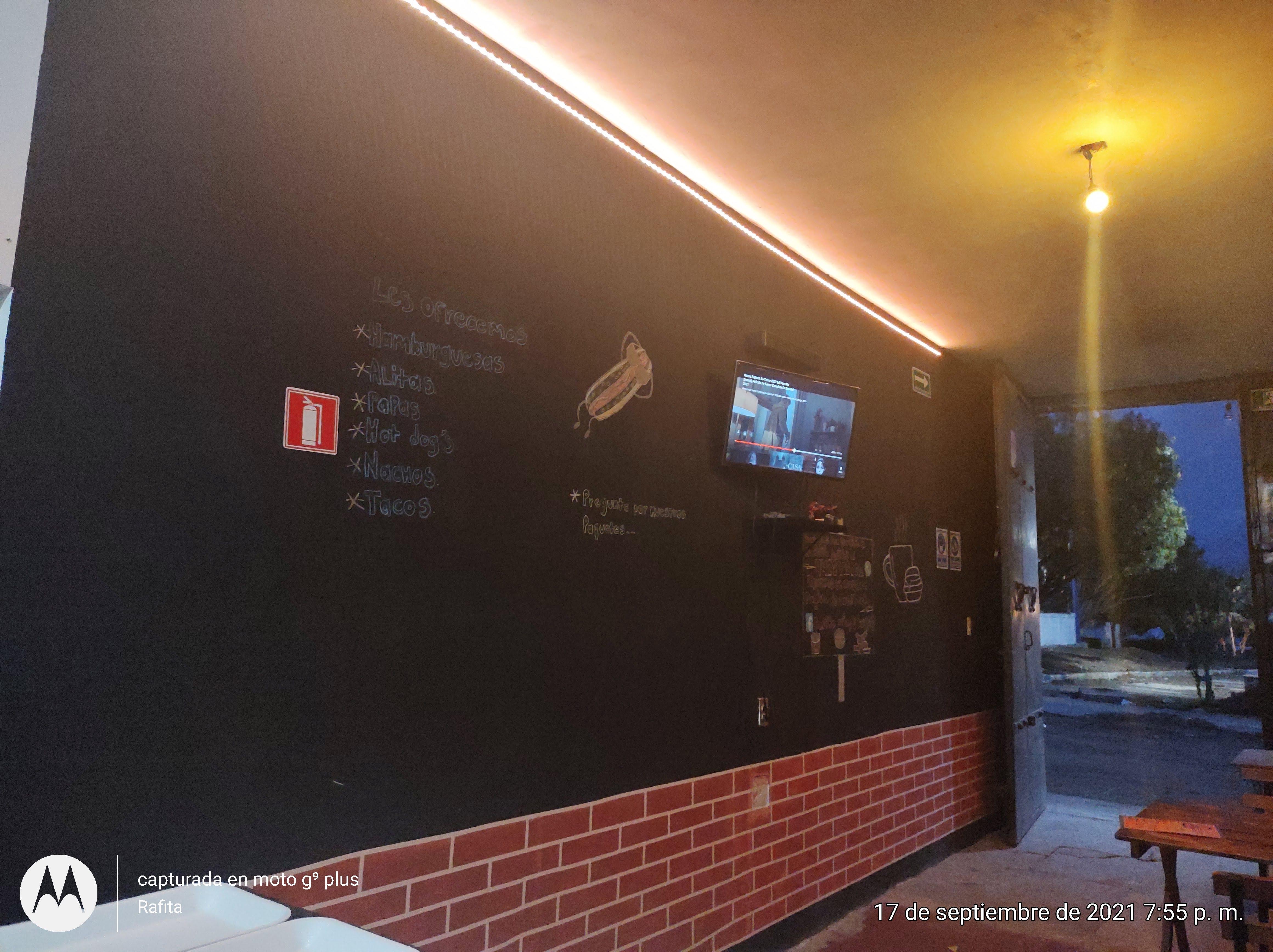 Rafita wing's & burger's image 10