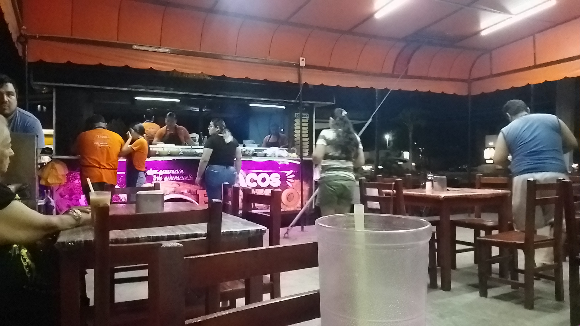 Bírríería y Taquería "Benito" image 7