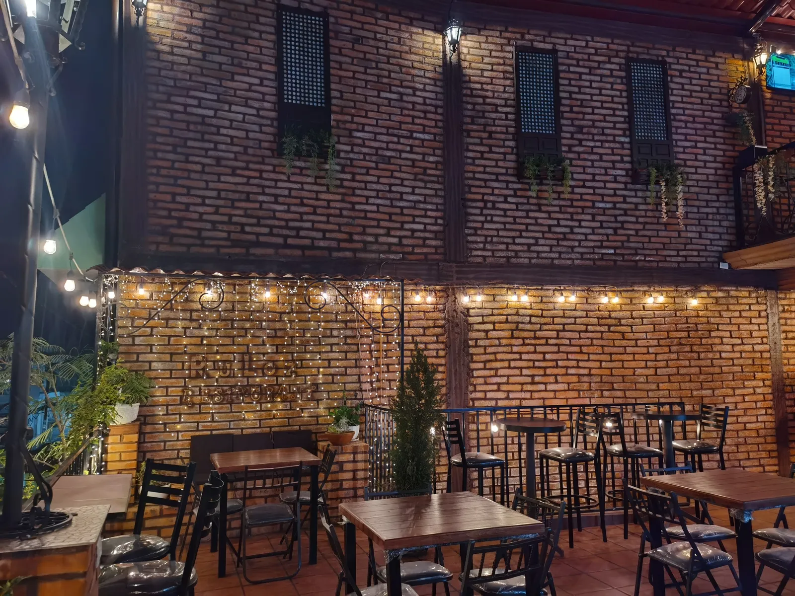 RuLo'z Restaurant & Terraza image 1