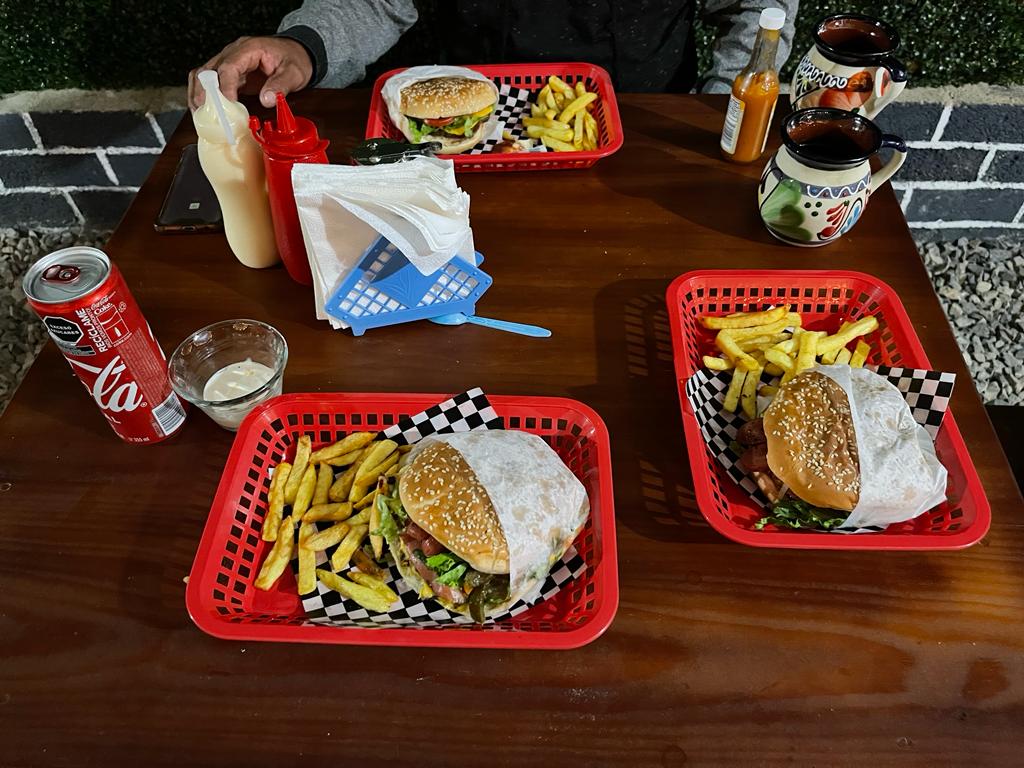 Happy burguer image 2