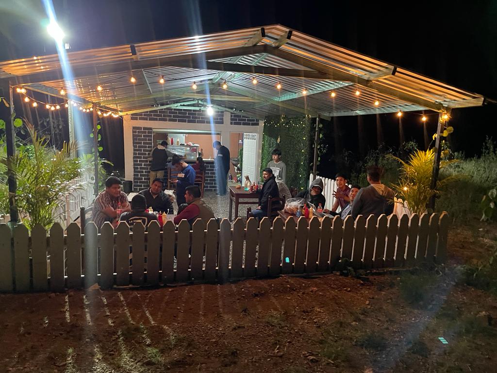 Happy burguer image 3