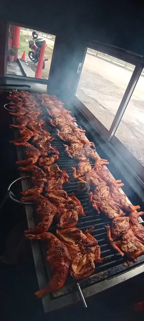 Pollos Asados "El Hermano Del Sorcho" image 3