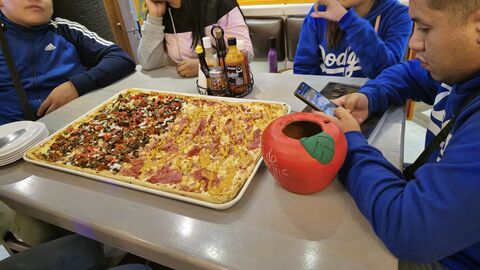 Black pizza image 4
