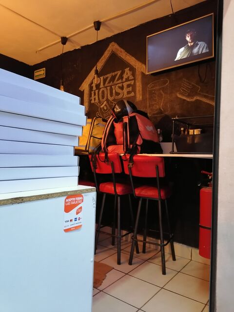 Pizza House image 4