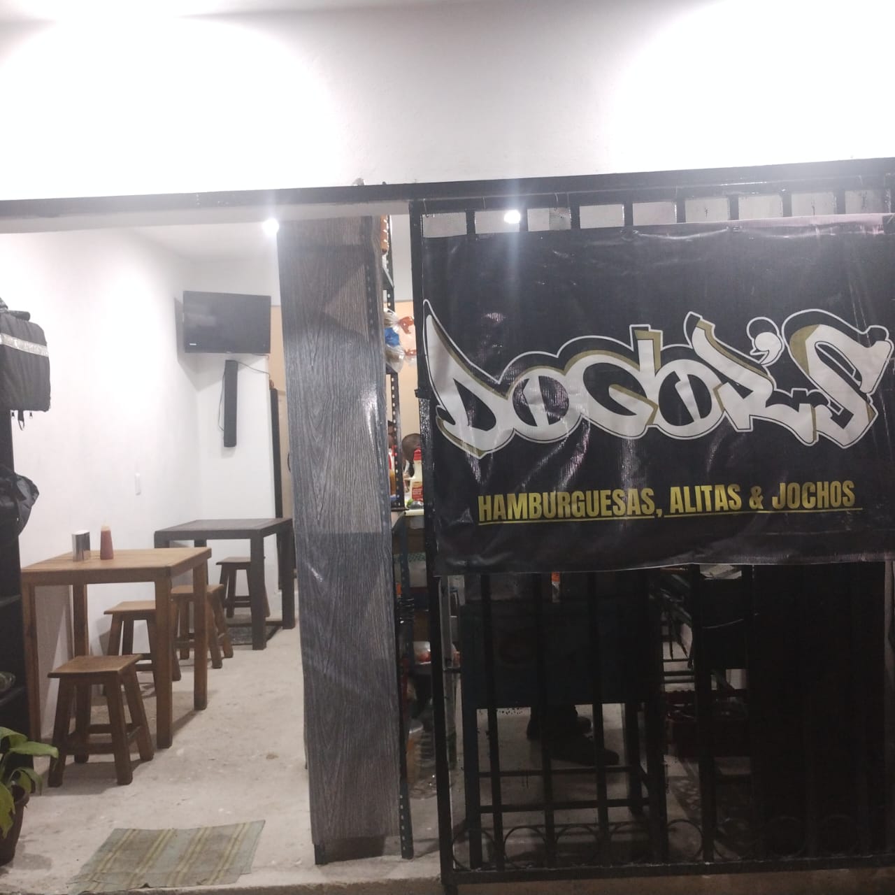 Dogor's Hamburguesas & Alitas image 1