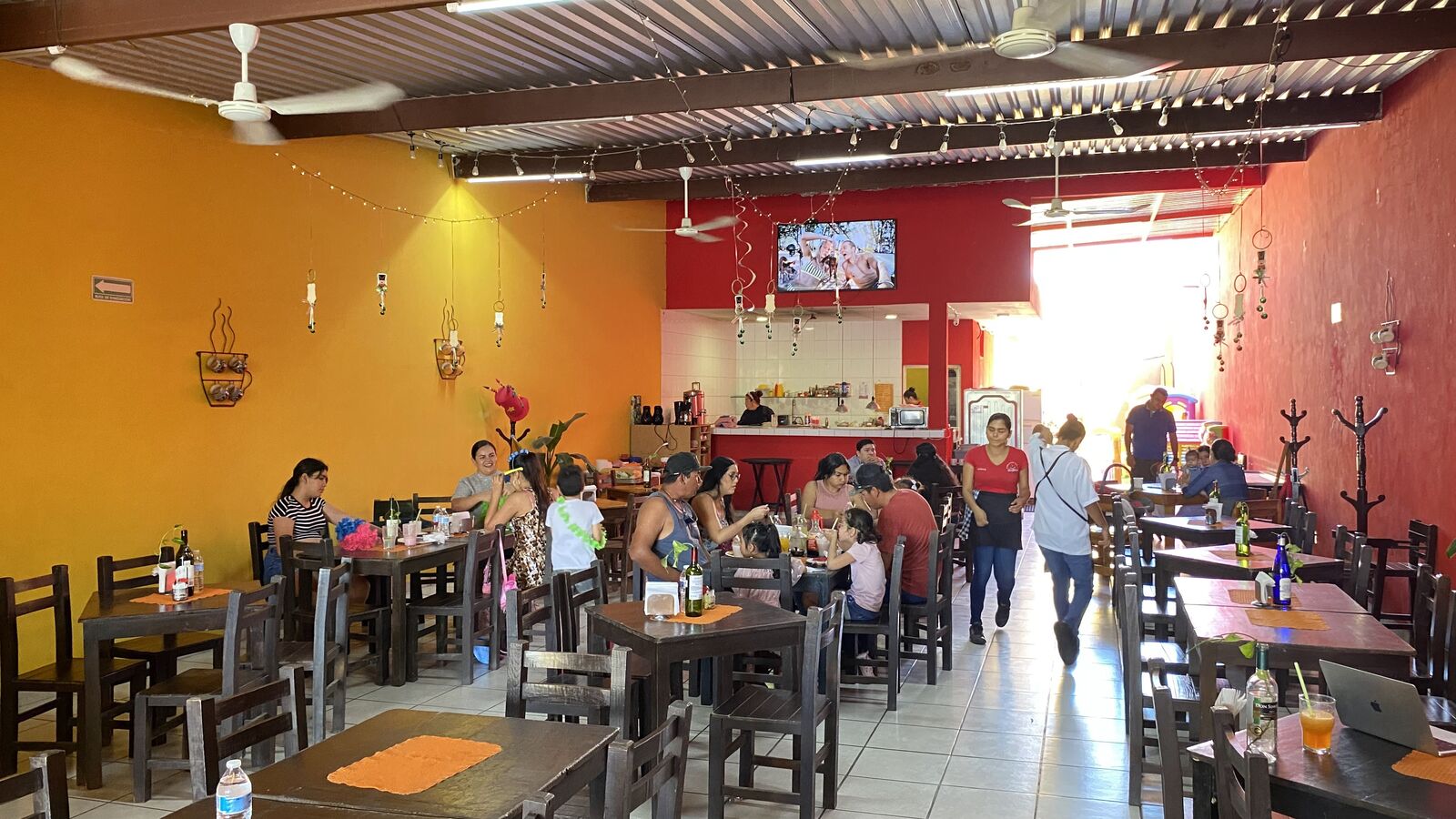 Waffleland Café Restaurante Bar image 6