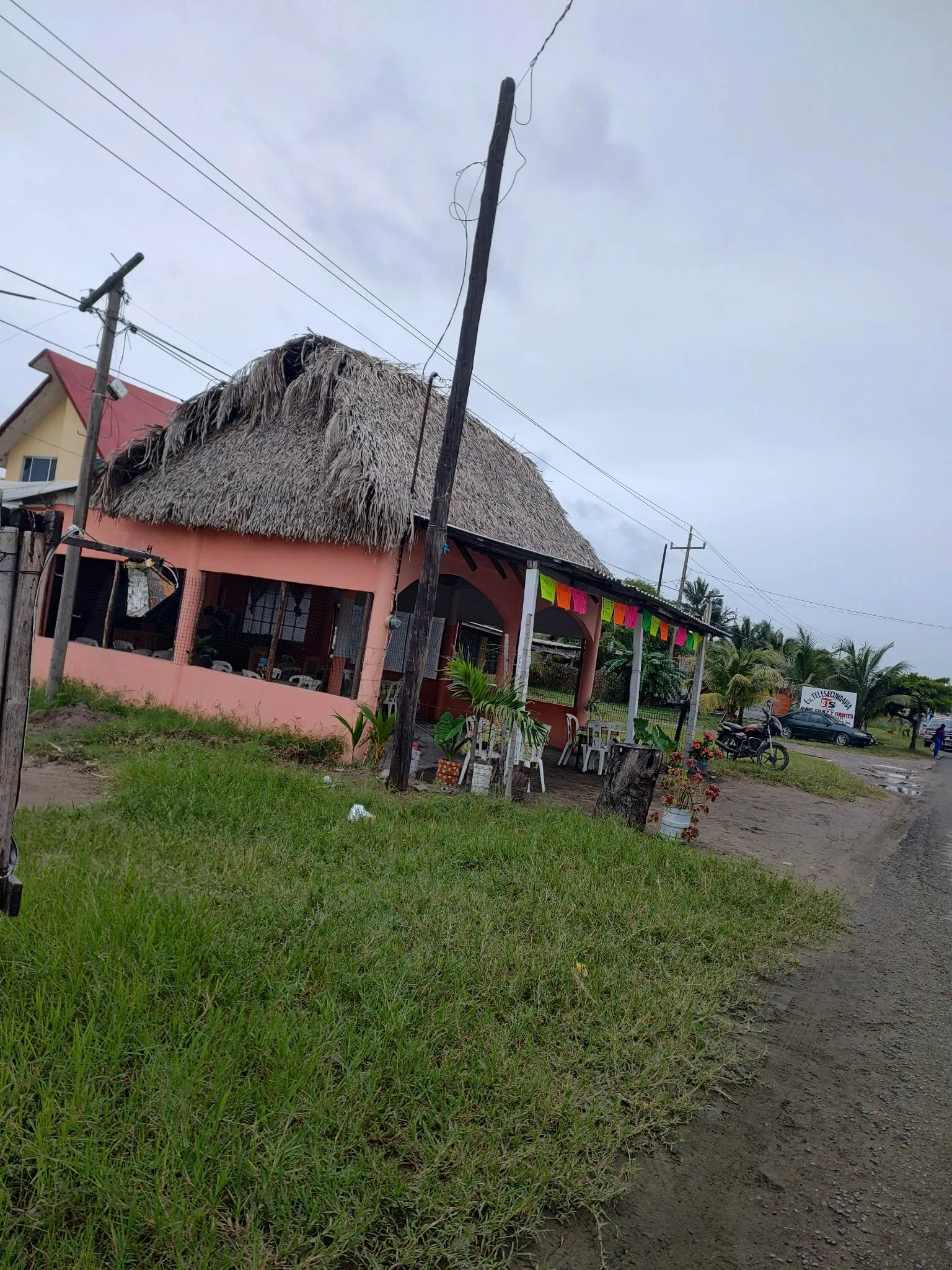 LA ESMERALDA image 2