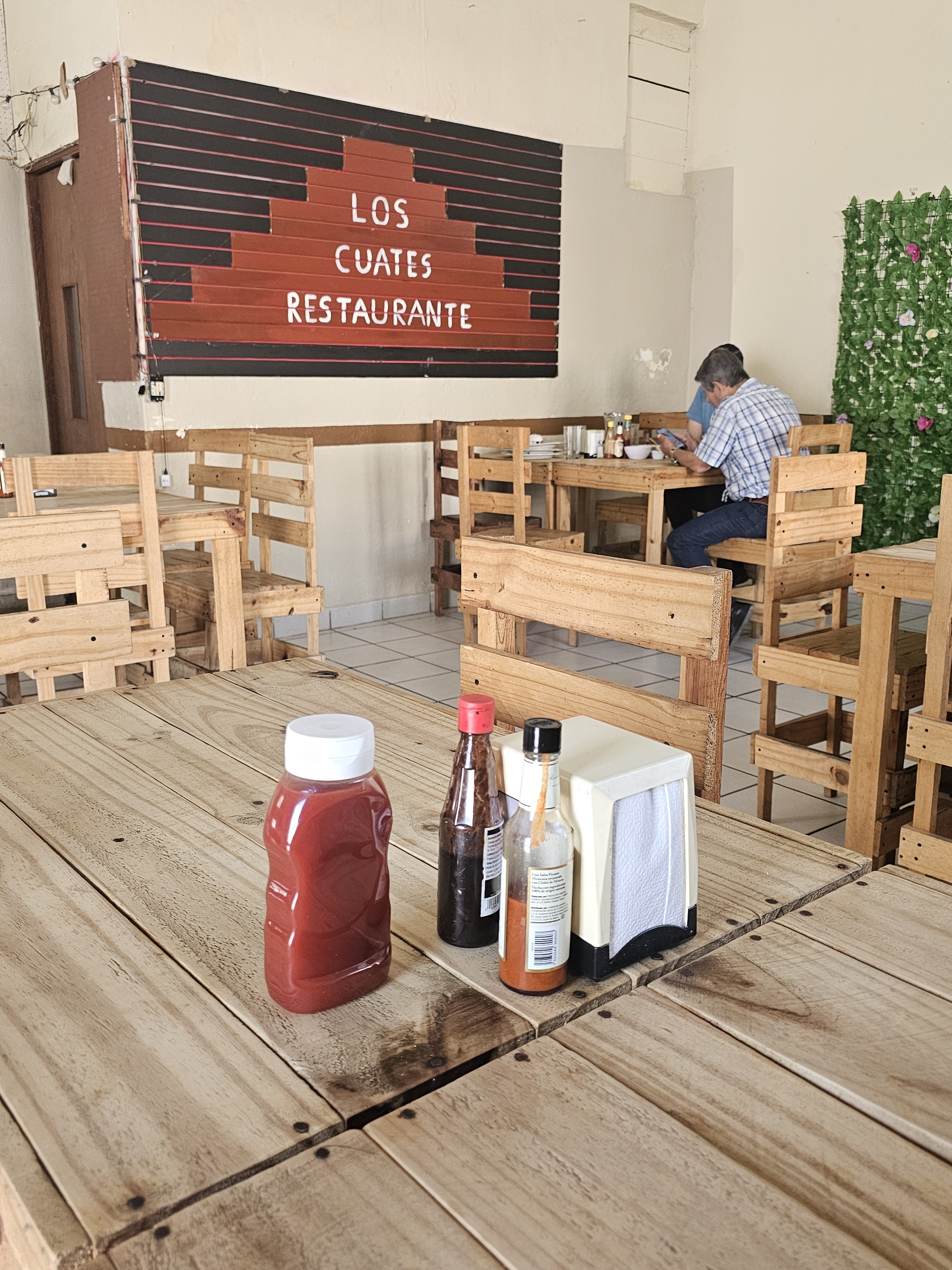 Los cuates restaurante image 1