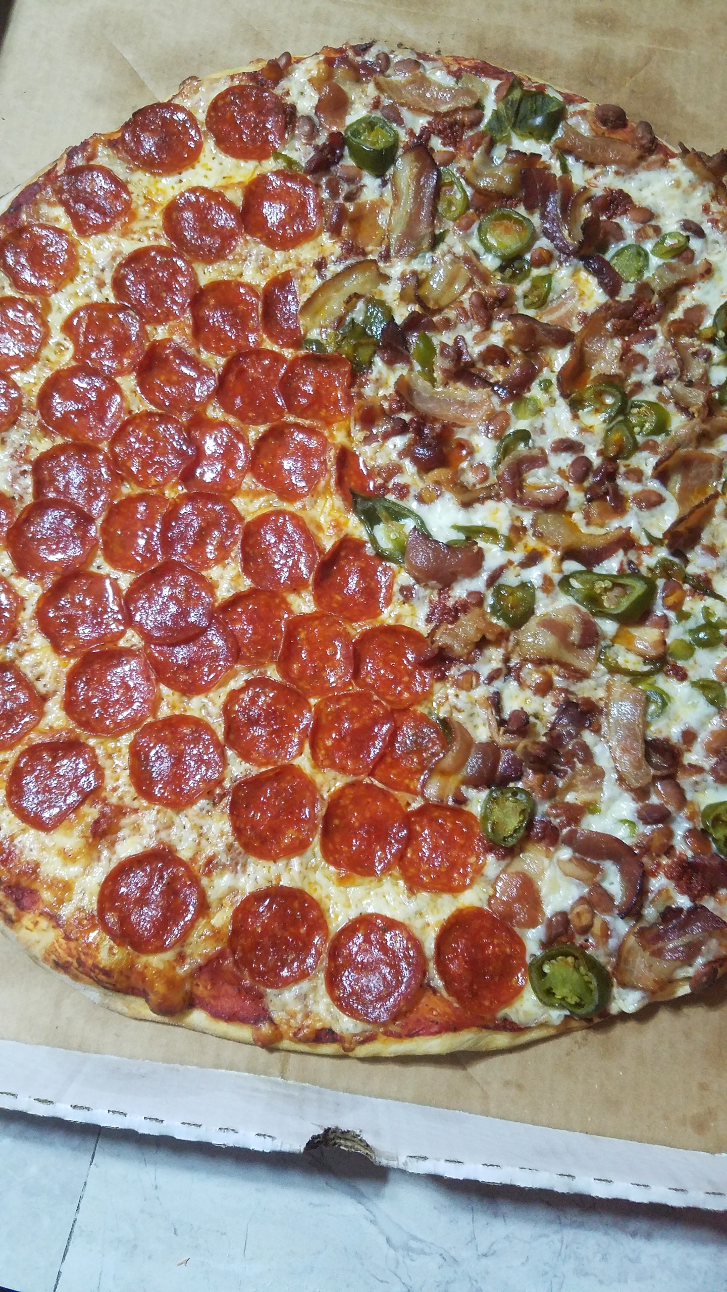 Paitos pizza image 6