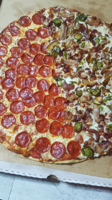 Paitos pizza image 6