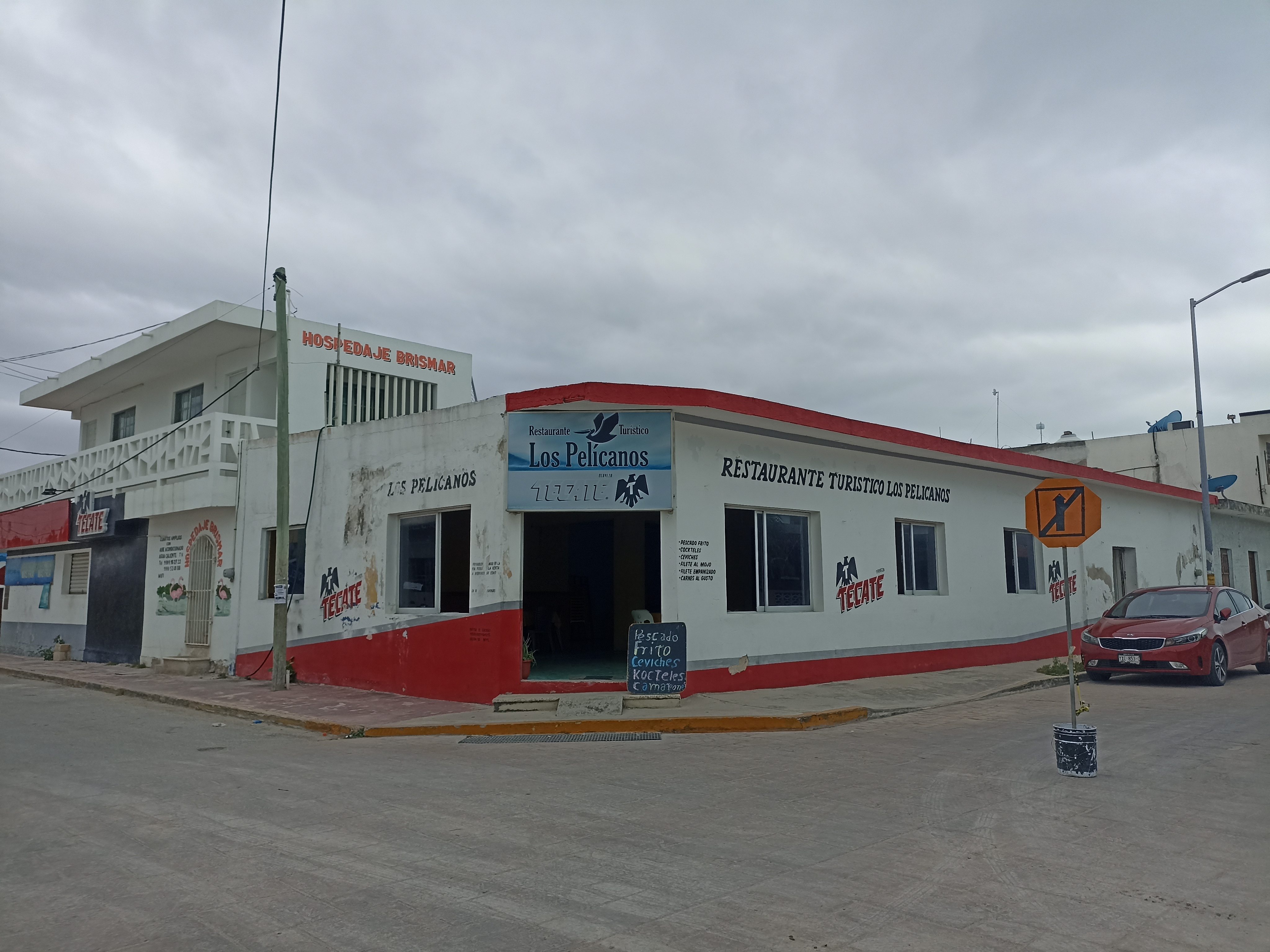 Los Pelicanos image 4