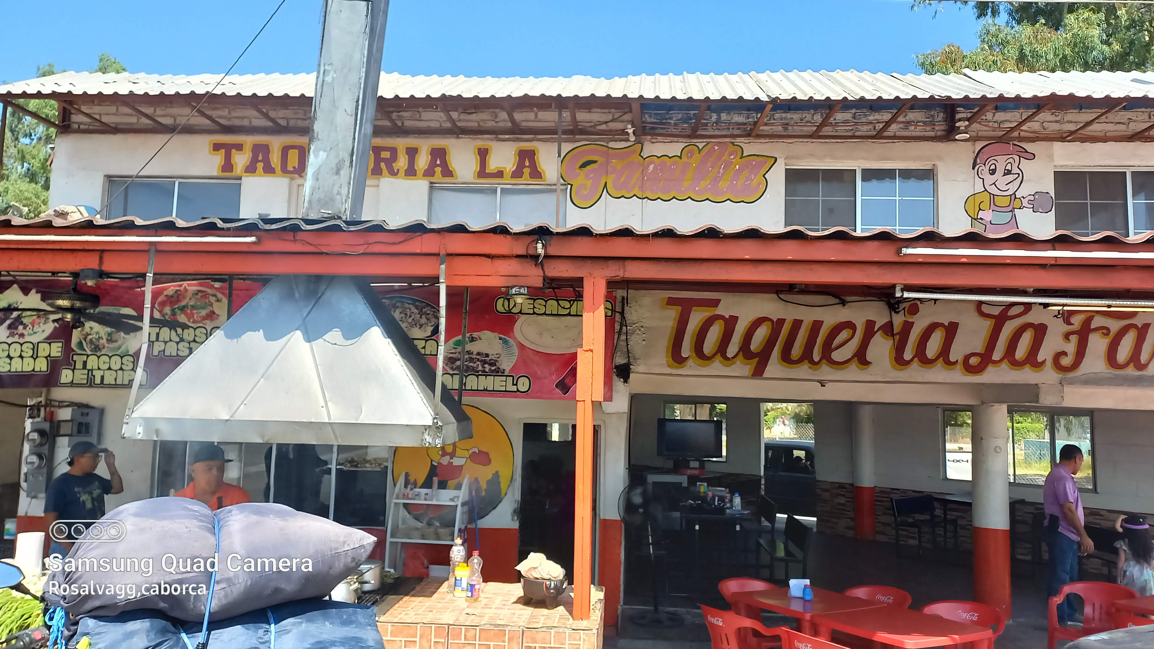 Taqueria la familia image 4