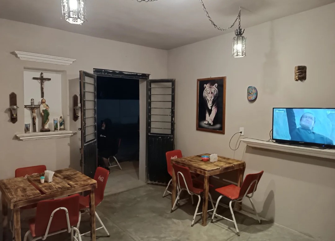 La cueva taquería mexicana image 2