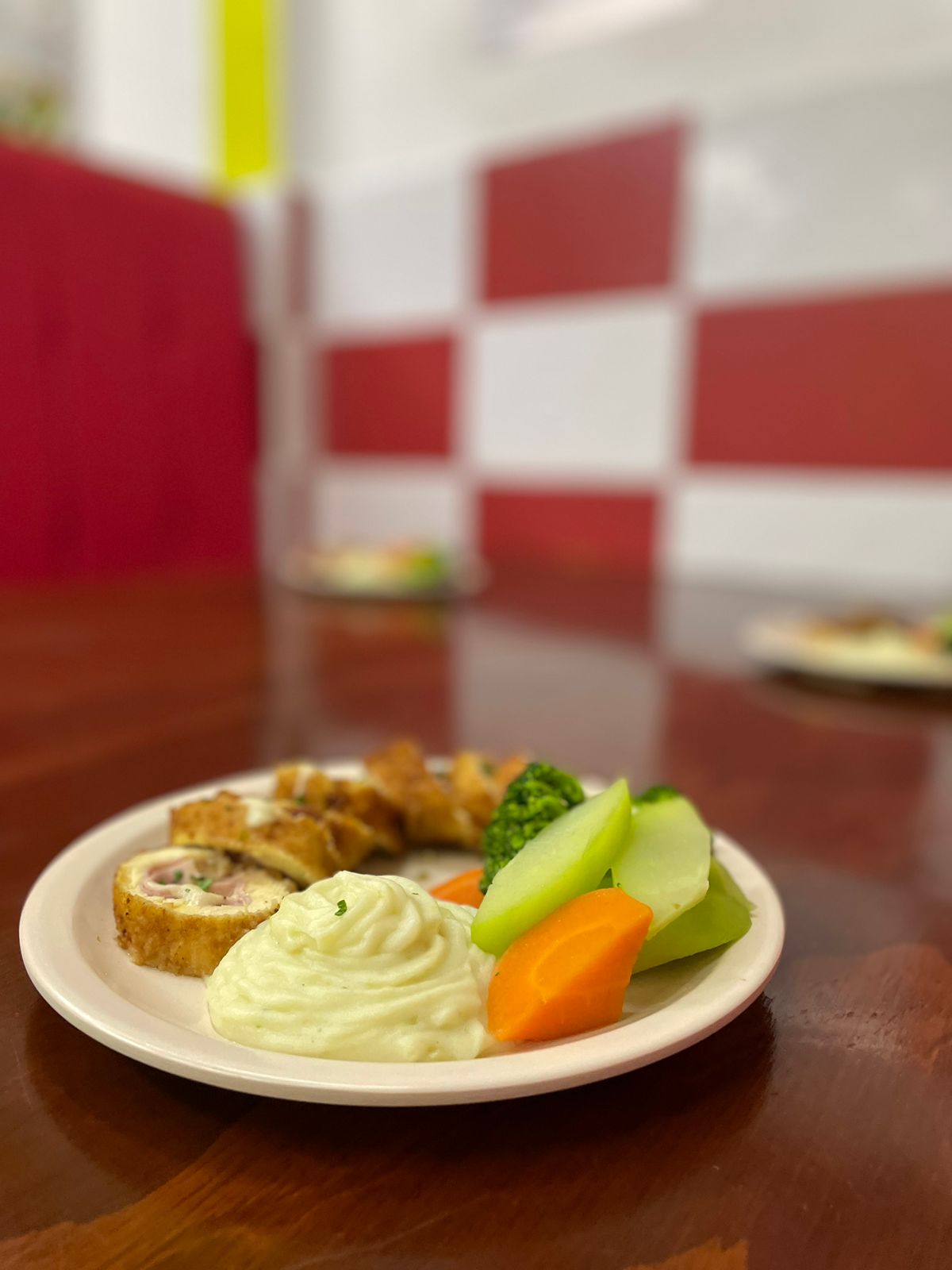 GOLDEN Restaurant & Cafeteria image 8