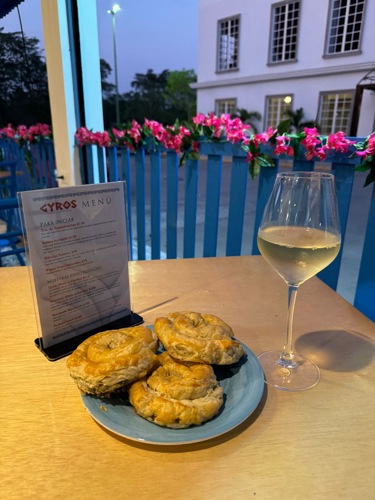 Gyros Comalcalco Comids griega y bebidas image 3