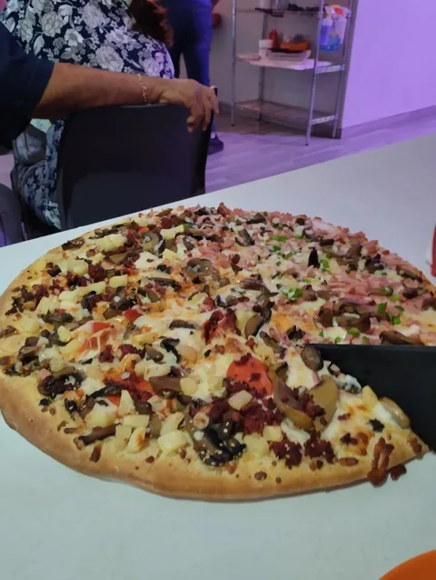 PIZZA Y CORRE EXPRESS image 2