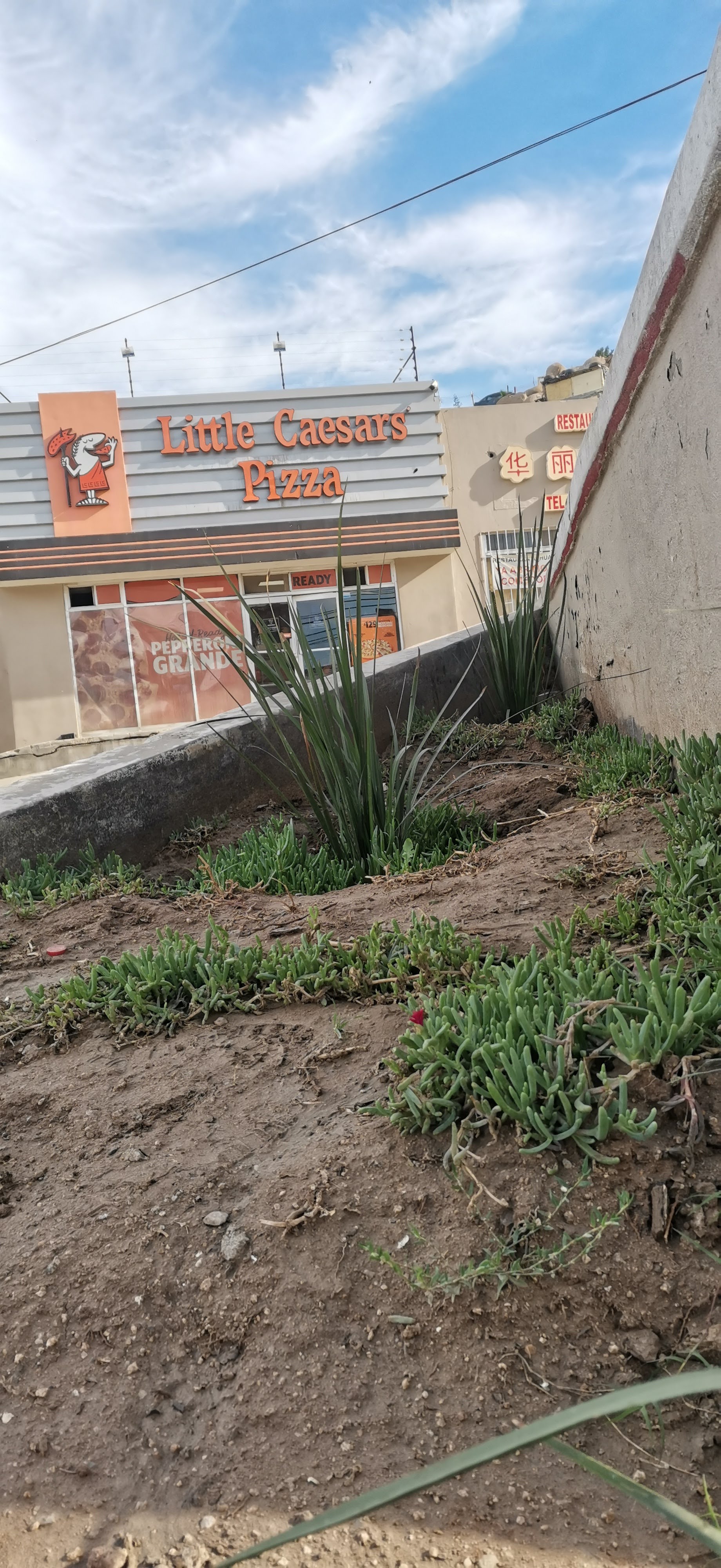 Little Caesars Villa del Campo image 4