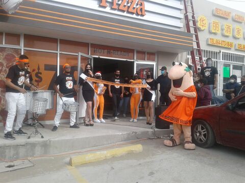 Little Caesars Villa del Campo image 7