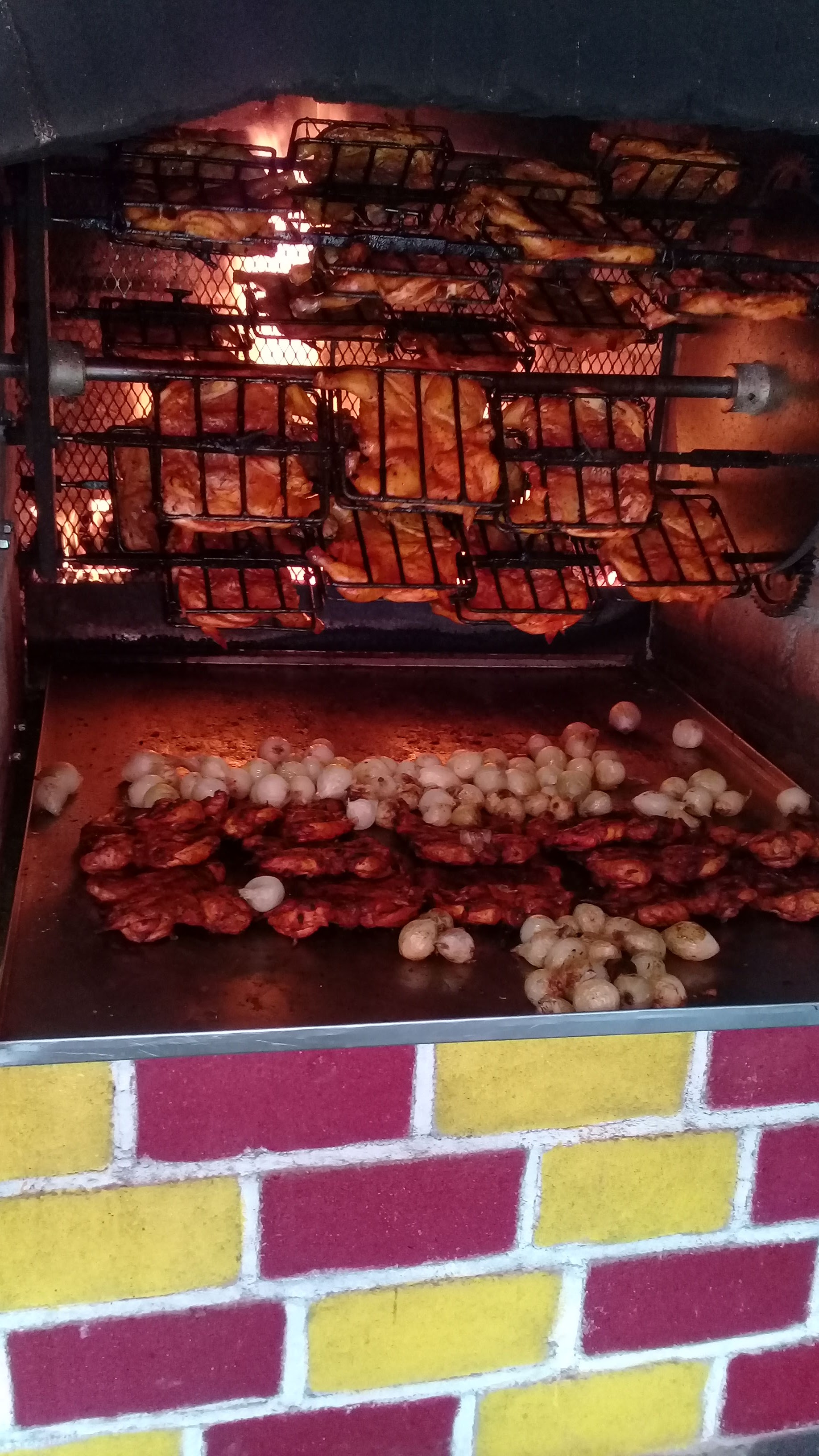 Pollos a la leña "El Sabrosón" image 2