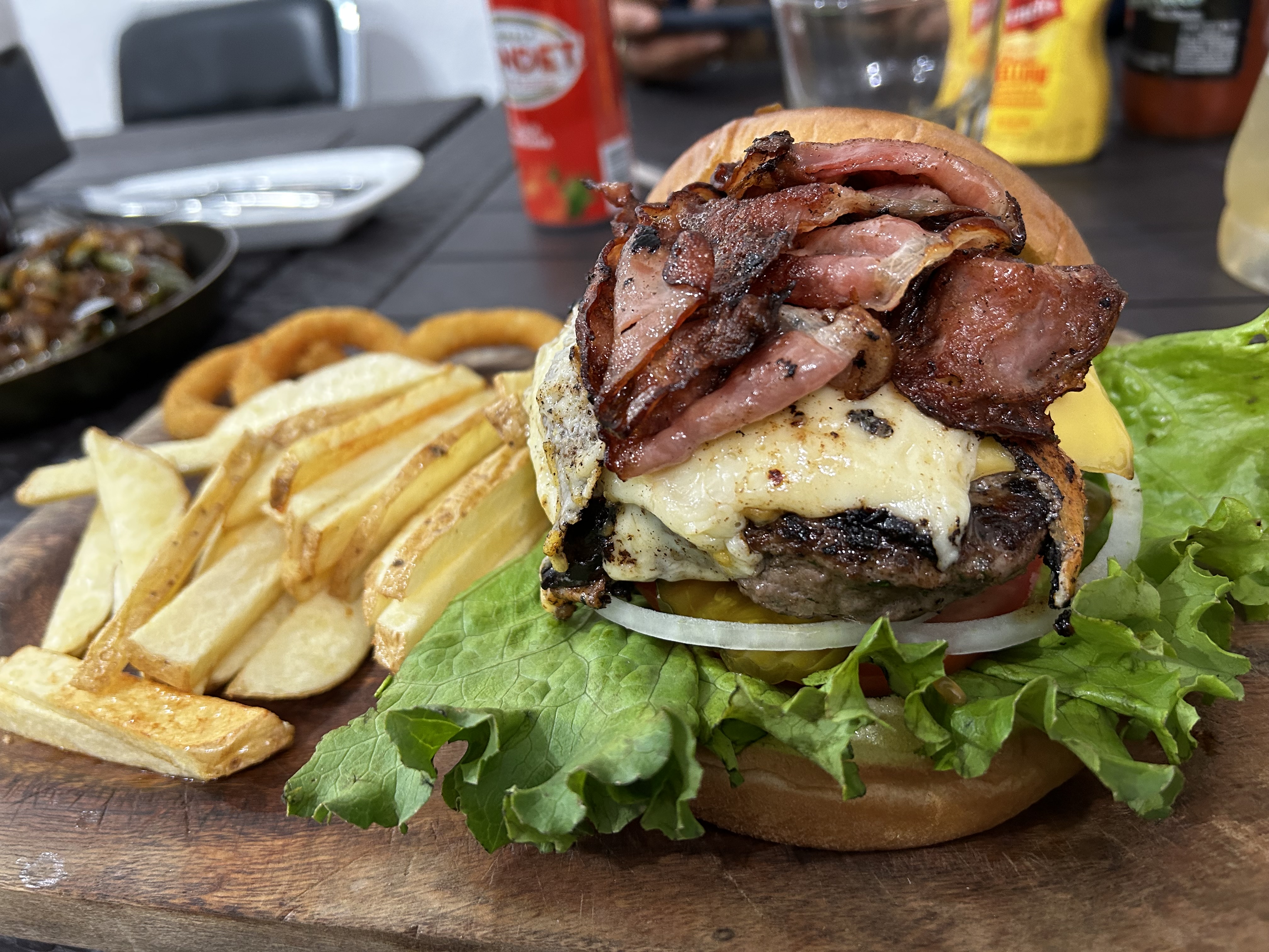 La Burguesía image 1