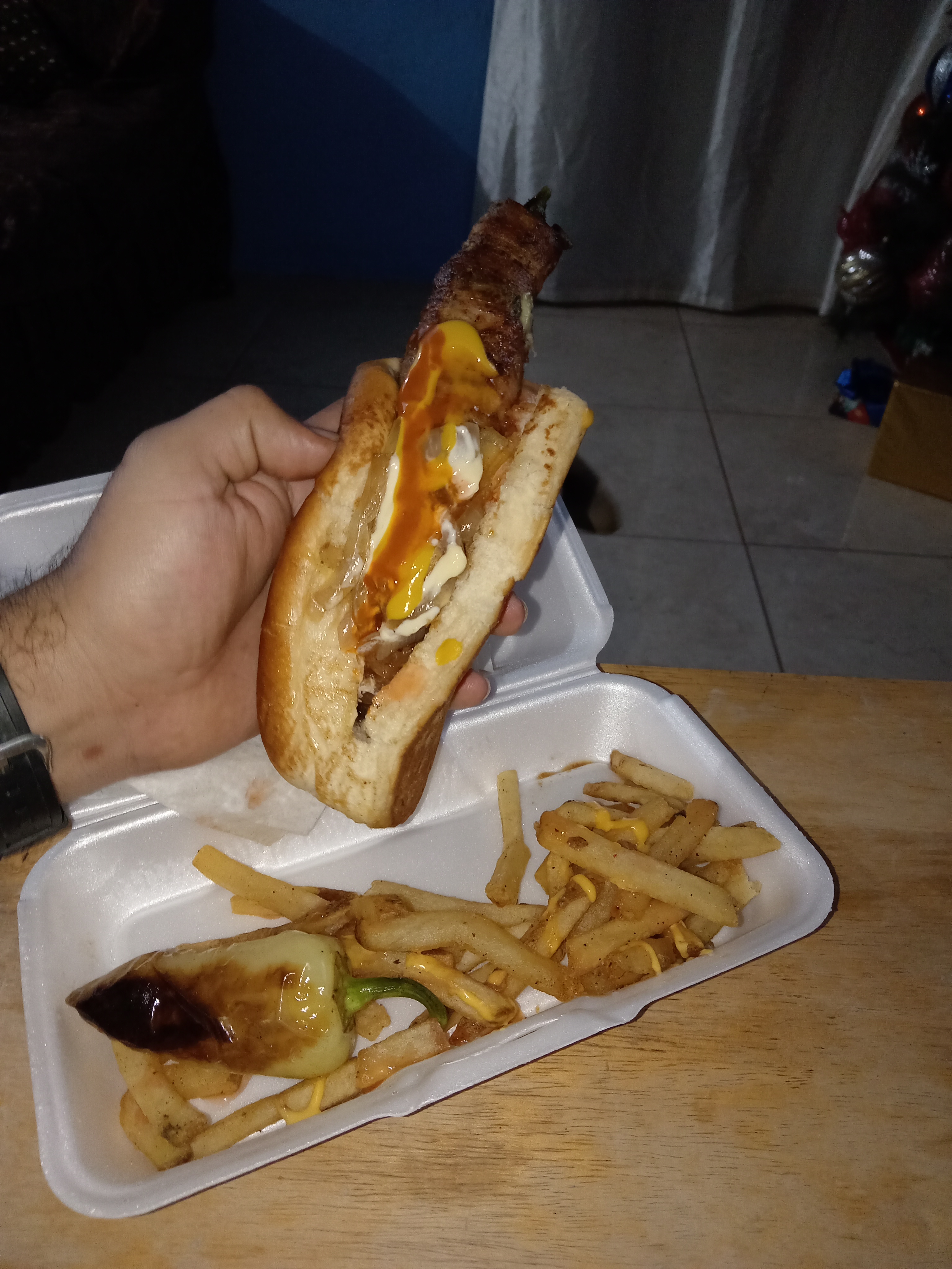 Hot dogs ' la dora y el hugo' image 1