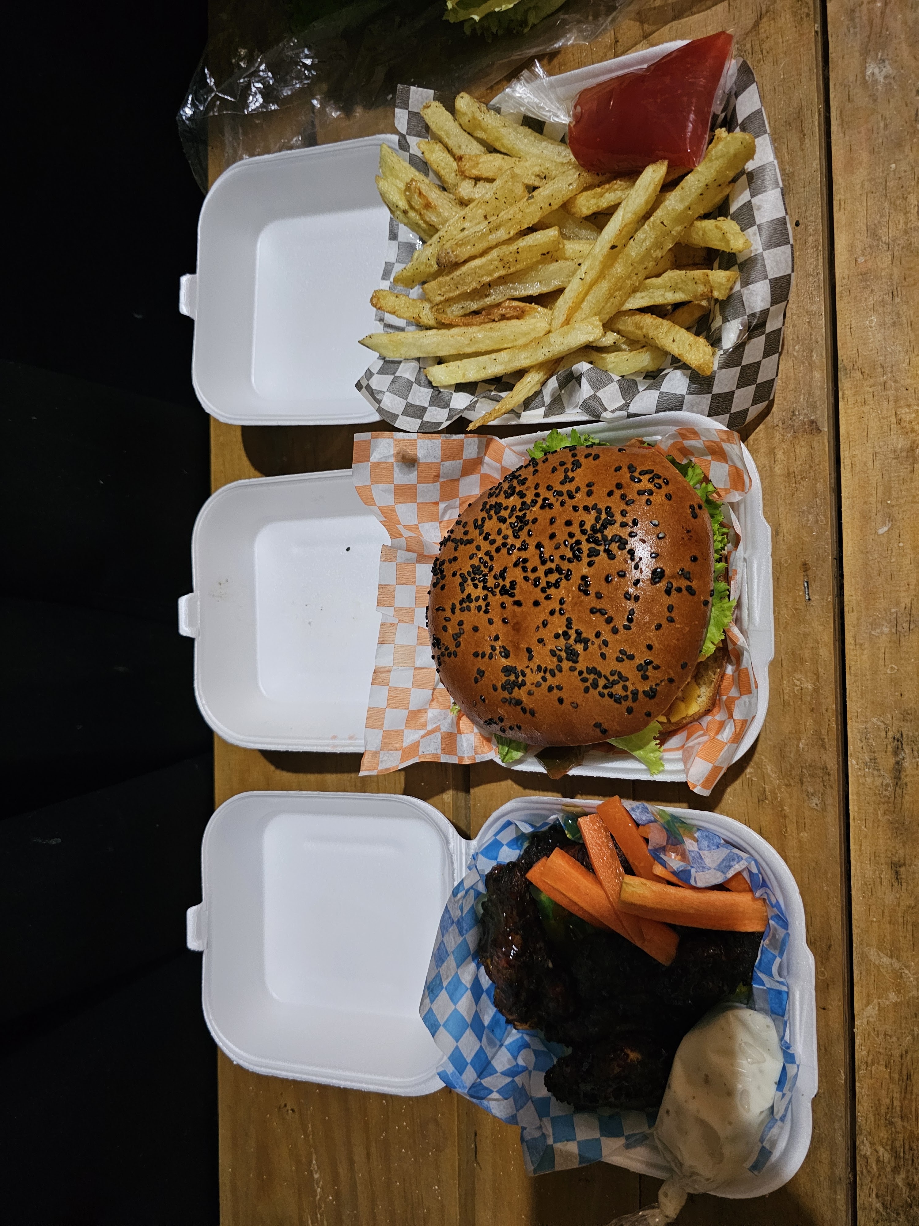 LOVE958 - Bar & Lounge image 2