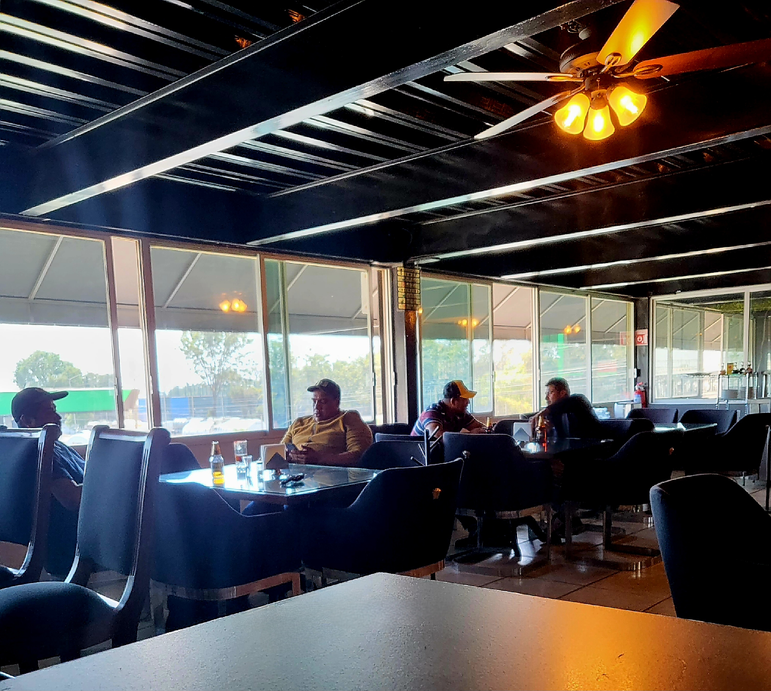 Brugge restaurante bar image 3