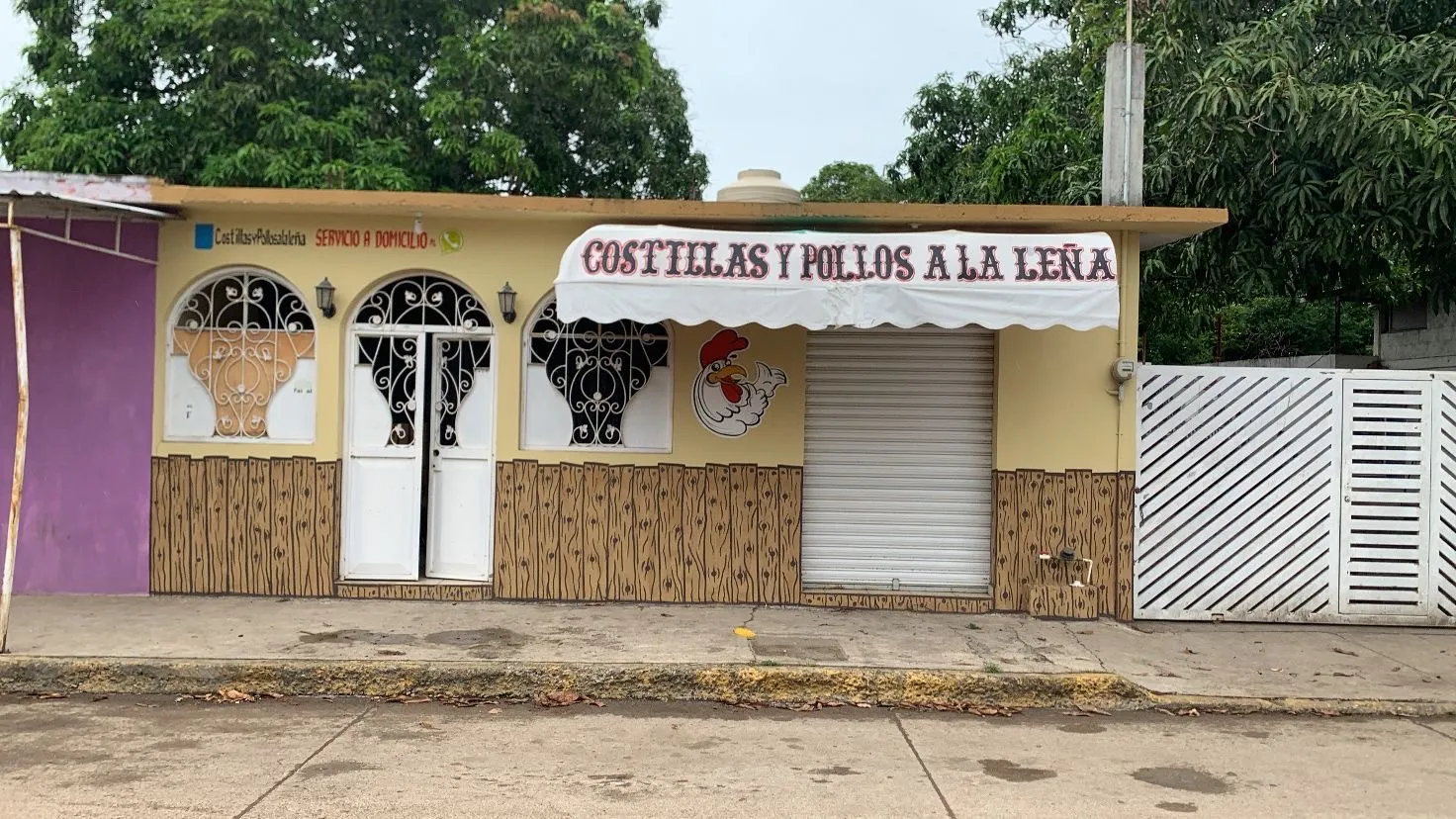 Costillas y pollos a la leña image 1