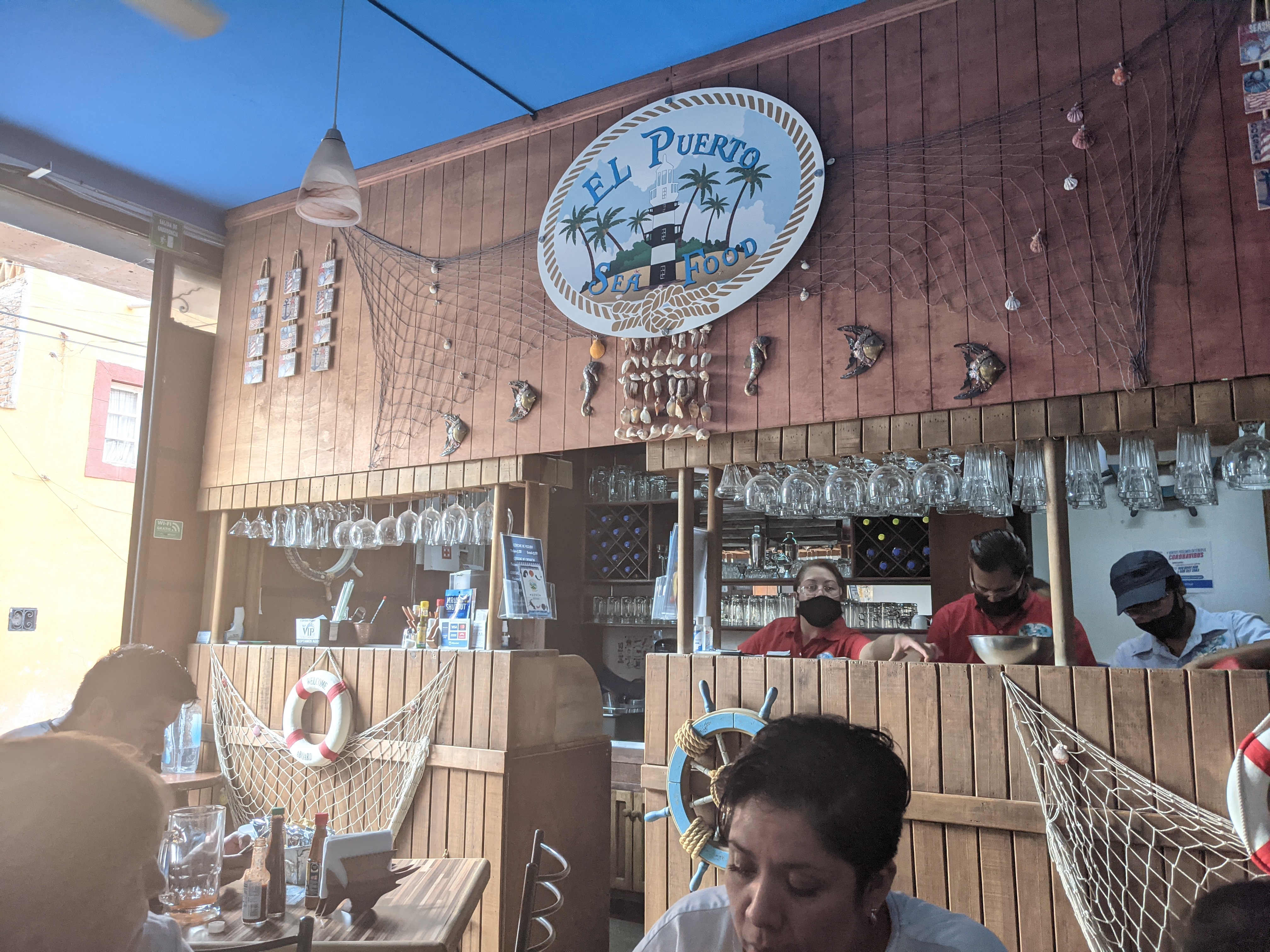 El PuertoSeafood SMA Marisquería y Coctelería image 1