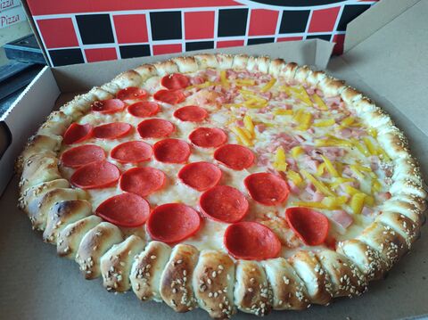 Jaret's pizza image 2
