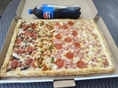Jaret's pizza image 3