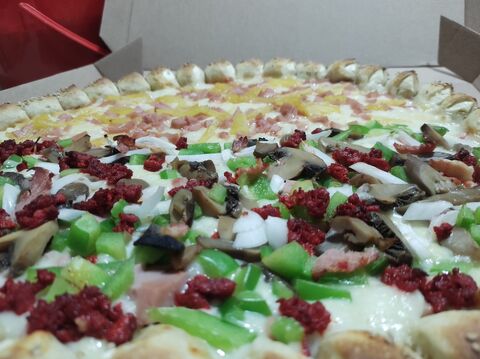 Jaret's pizza image 8