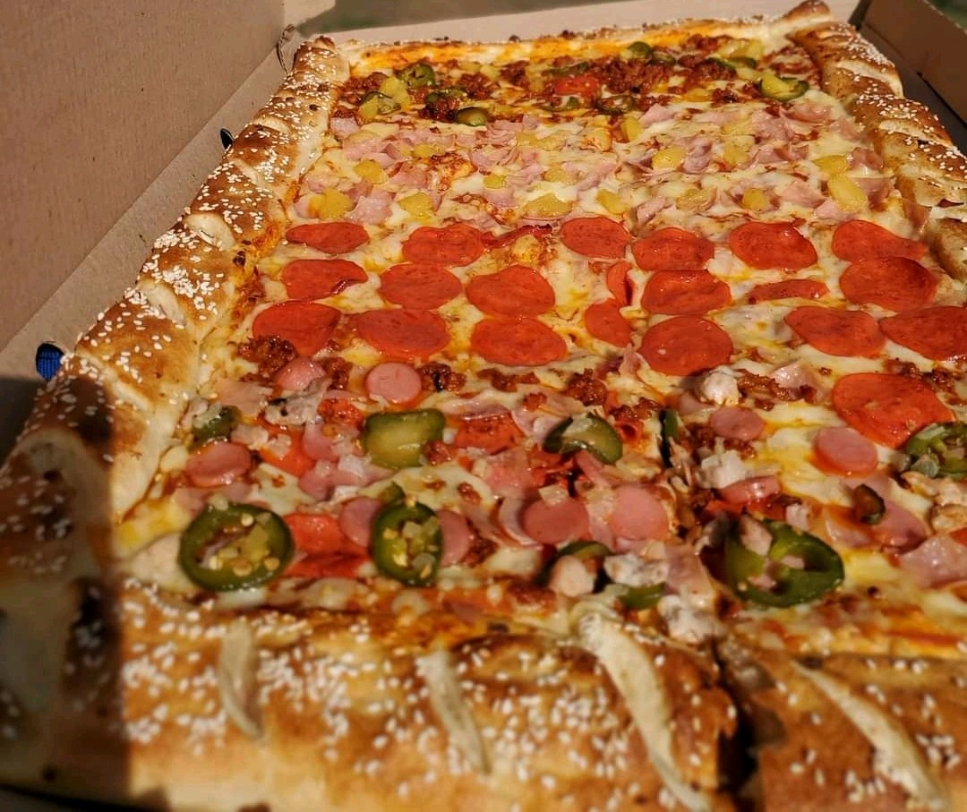 Jaret's pizza image 9