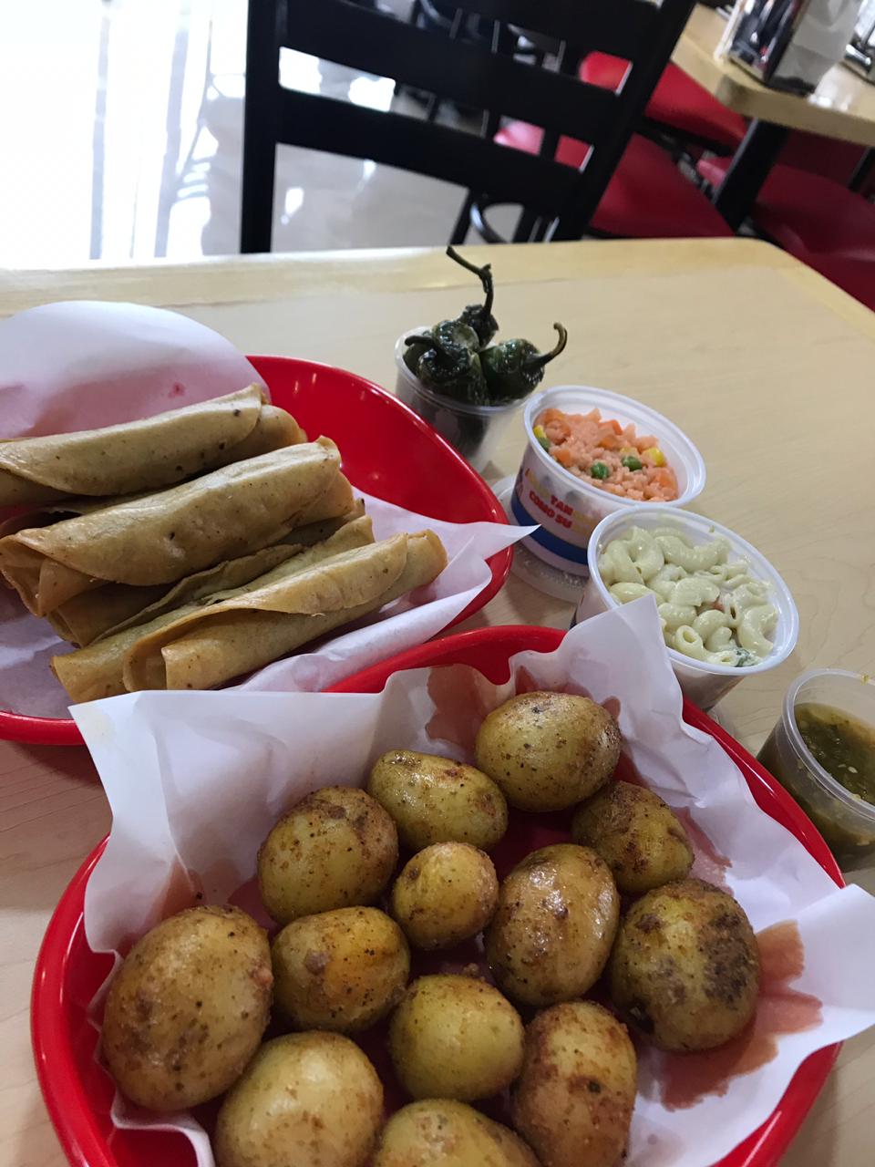 El Pechugón restaurante image 4