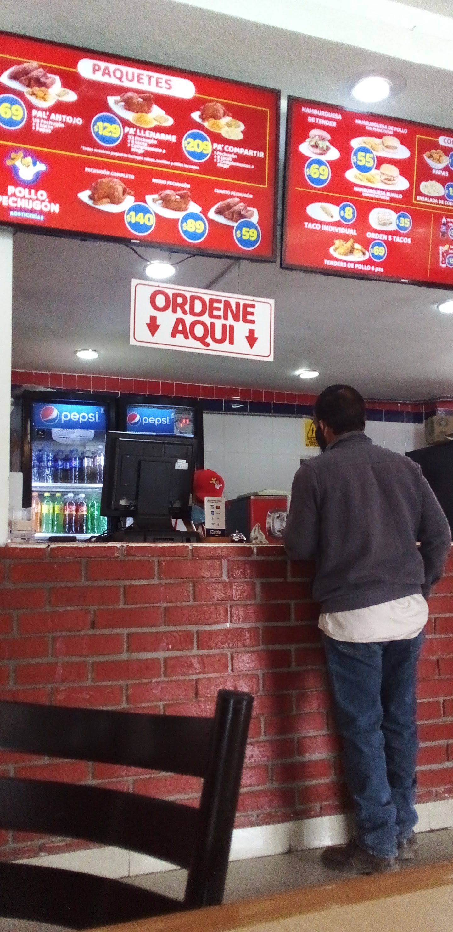 El Pechugón restaurante image 7