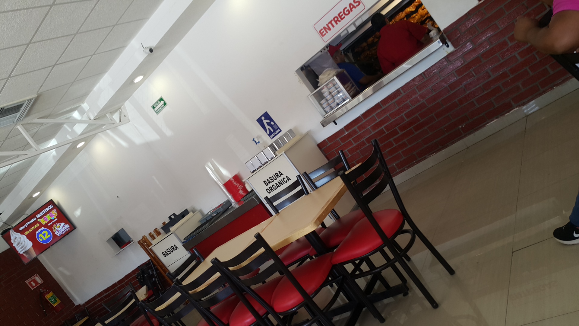 El Pechugón restaurante image 10