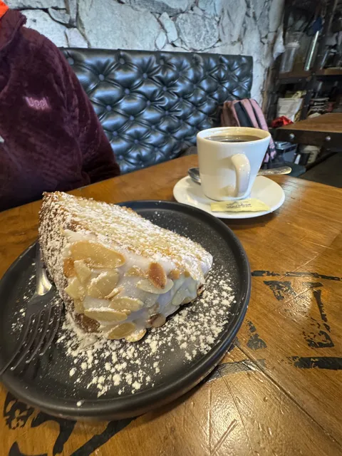 Sepia Café image 8